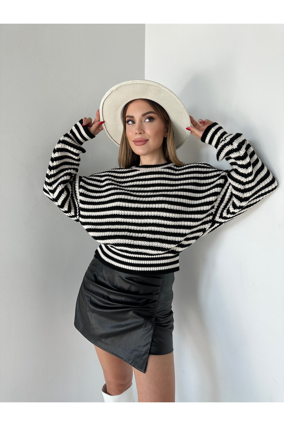Kadın Çizgili Bisiklet Yaka Örgü Triko Kazak Siyah Beyaz