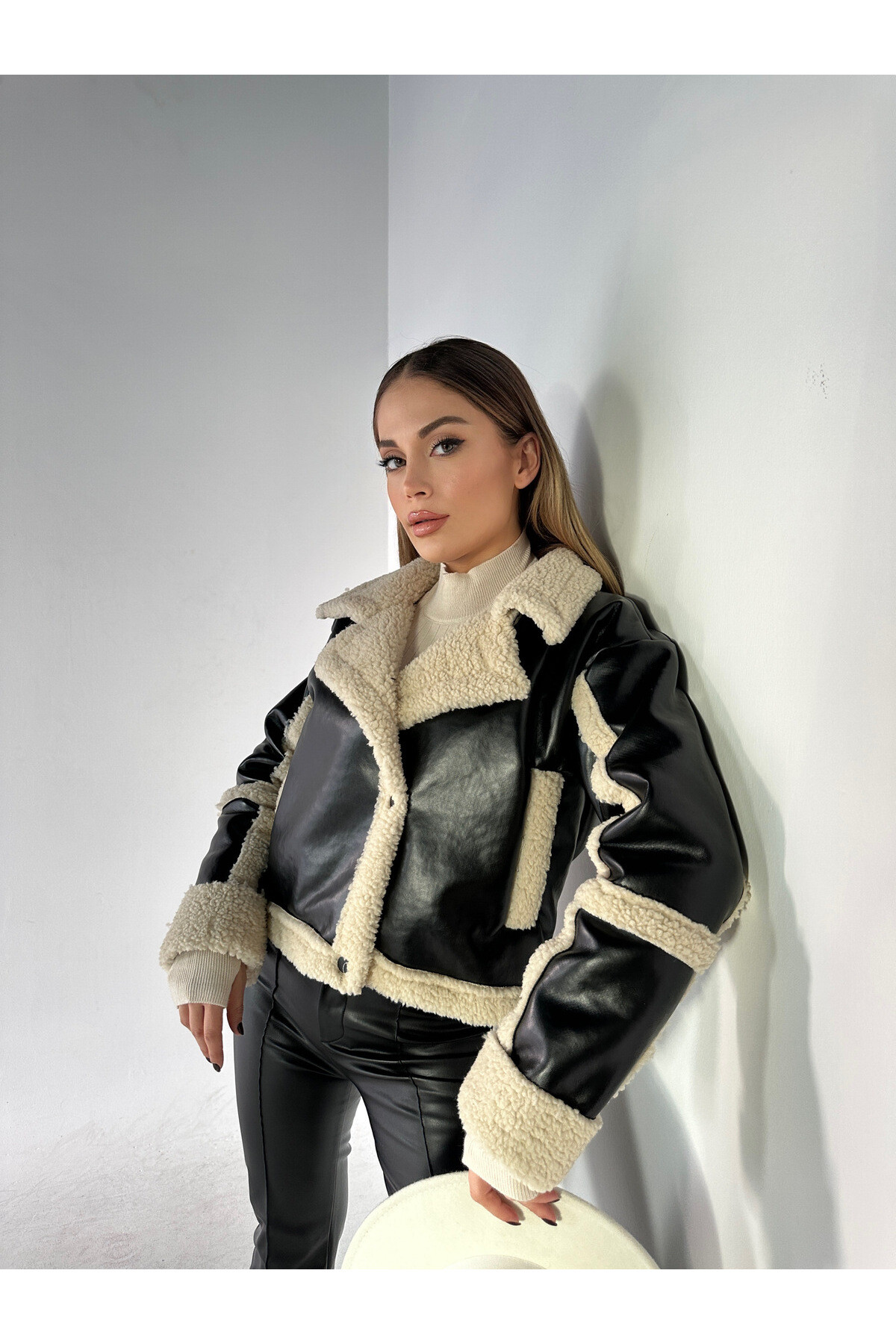 Kadın İçi Ful Kürklü Deri Önden Kapamalı Mont  Siyah