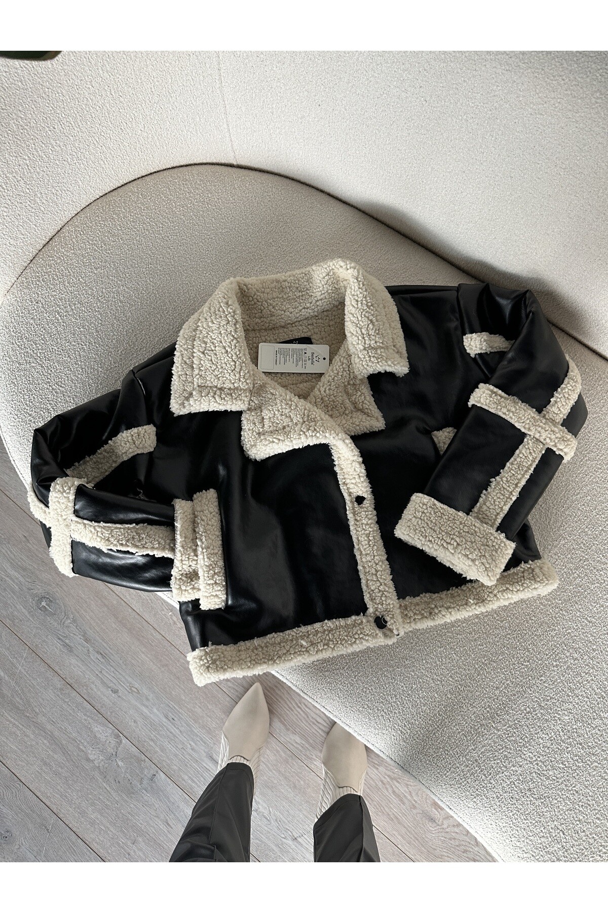 Kadın İçi Ful Kürklü Deri Önden Kapamalı Mont  Siyah