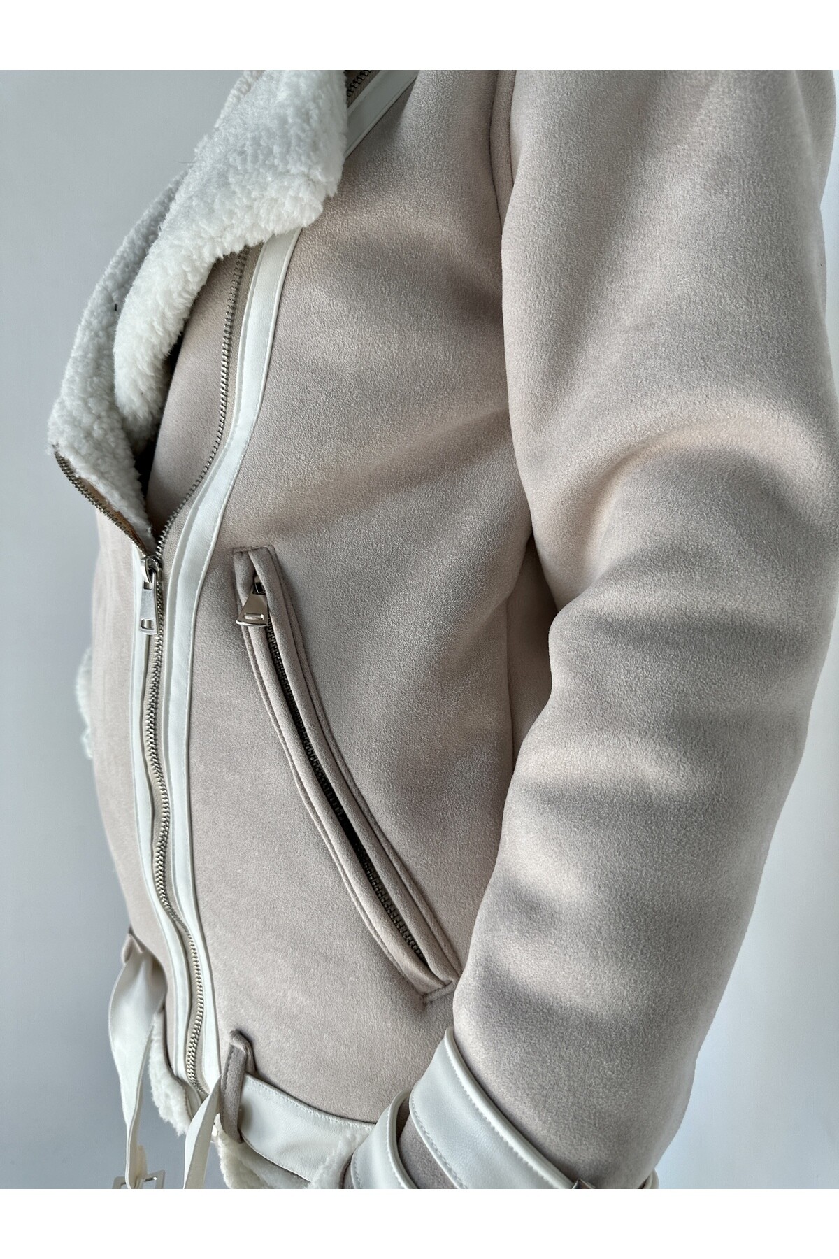 Kadın İçi Kürklü Kemer Detaylı Süet Kaban Krem