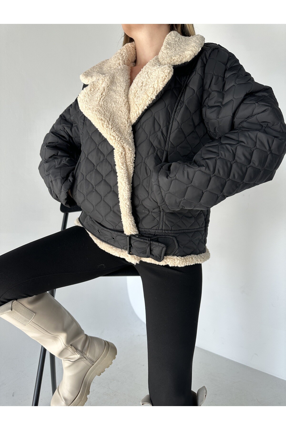 Kadın İçi Kuzu Kürklü Kapitone Mont   Siyah