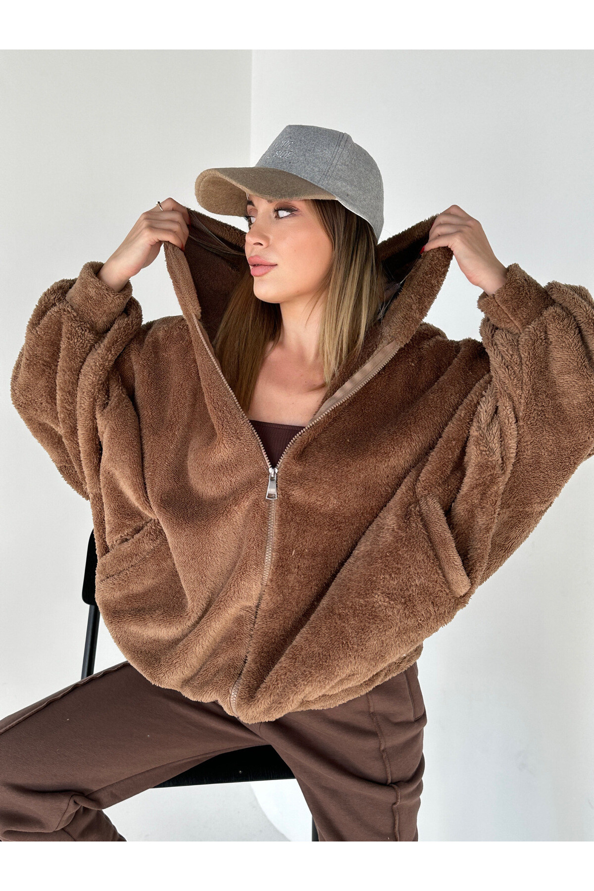 Kadın Kahverengi Yarasa Kol Overize Teddy Peluş Kapüşonlu Sweat  Kahverengi