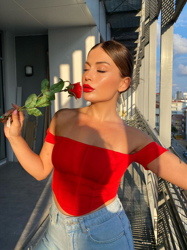 Kadın Kırmızı Madonna Yaka Büstiyer 