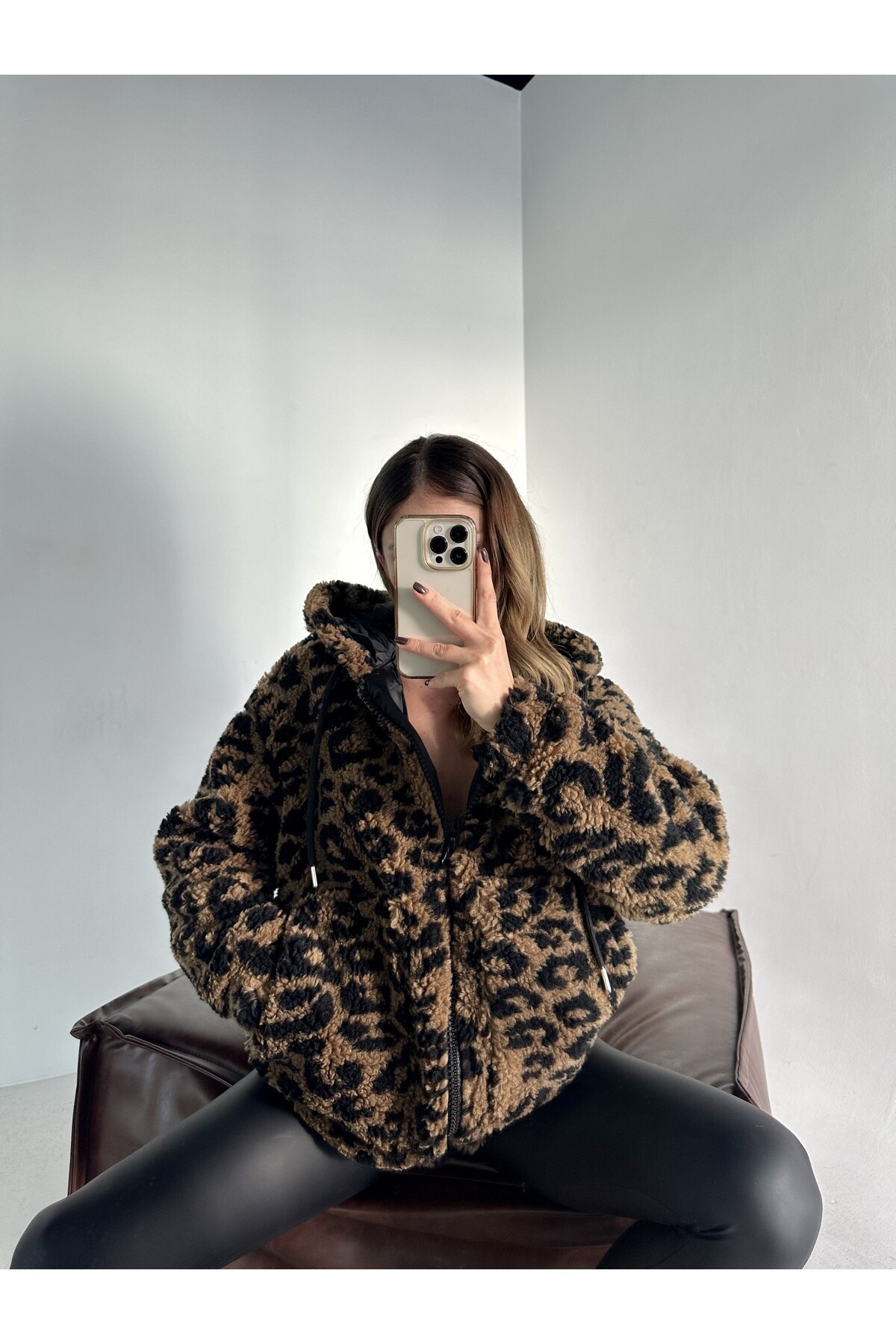 Kadın Leopar Desen Astarlı Kapüşonlu Teddy Peluş Mont  Kahve Siyah