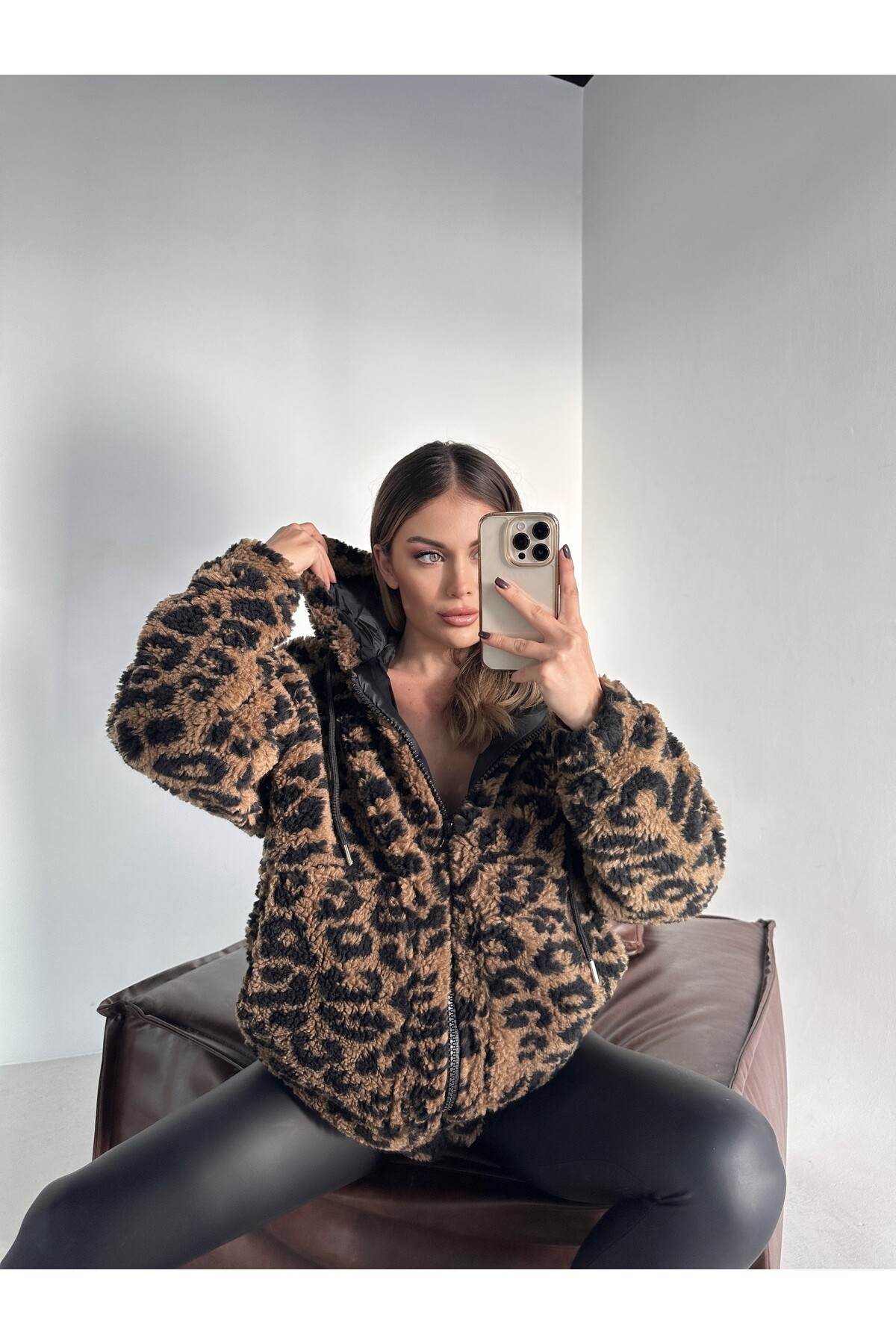 Kadın Leopar Desen Astarlı Kapüşonlu Teddy Peluş Mont  Kahve Siyah