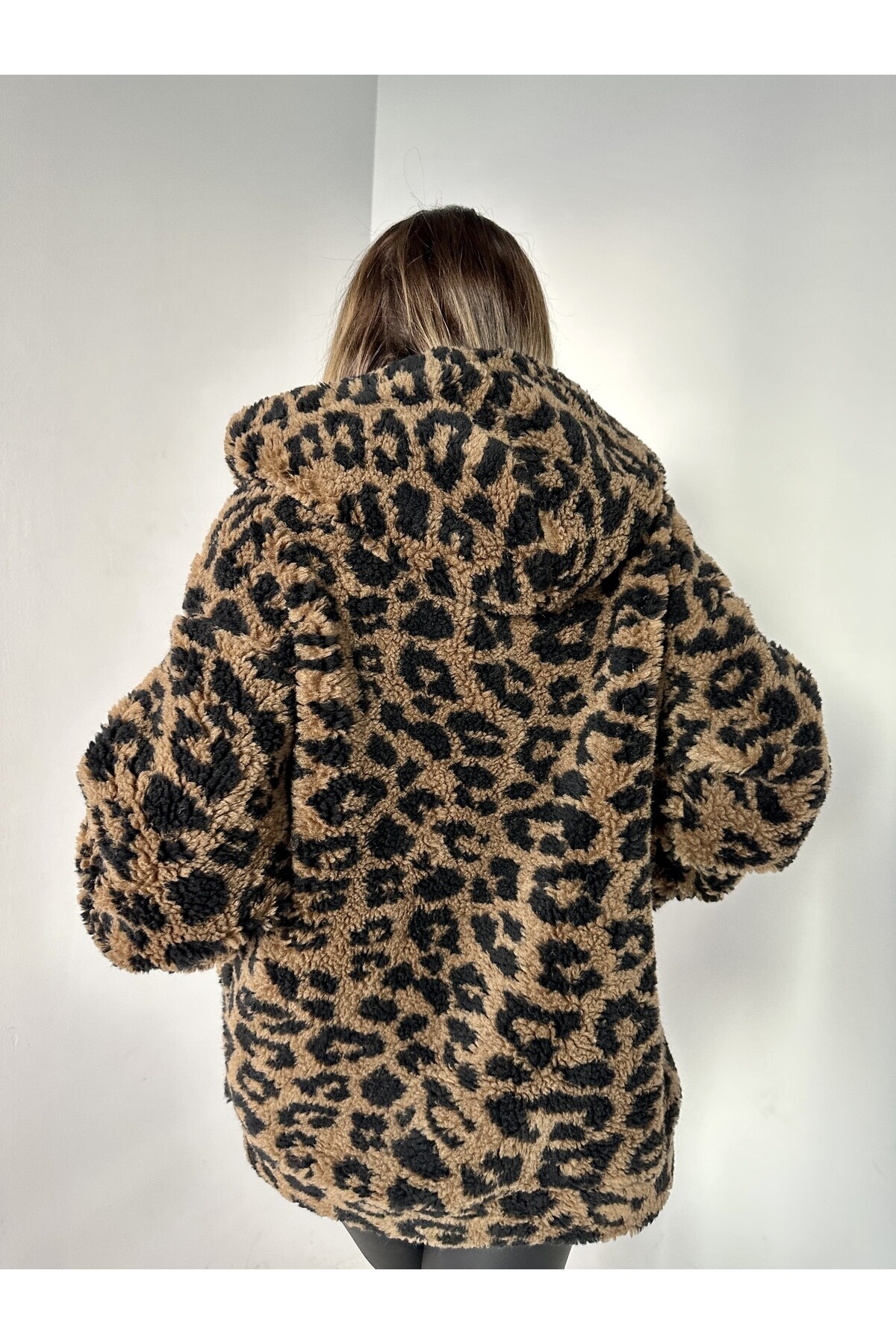 Kadın Leopar Desen Astarlı Kapüşonlu Teddy Peluş Mont  Kahve Siyah