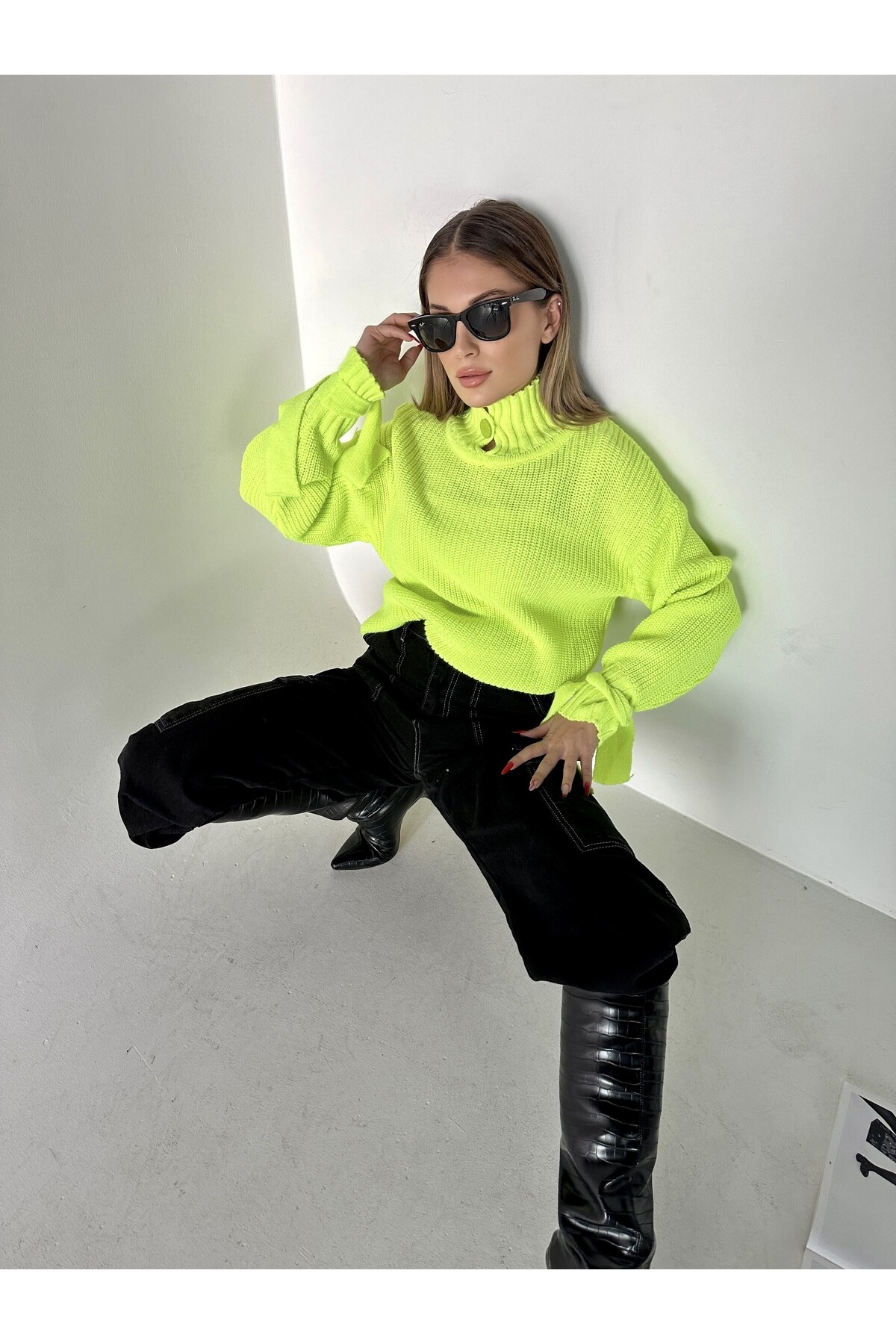 Kadın Neon Sarı Kolları Bağcıklı Yarım Balıkçı Düğmeli Kazak Neon Sarı