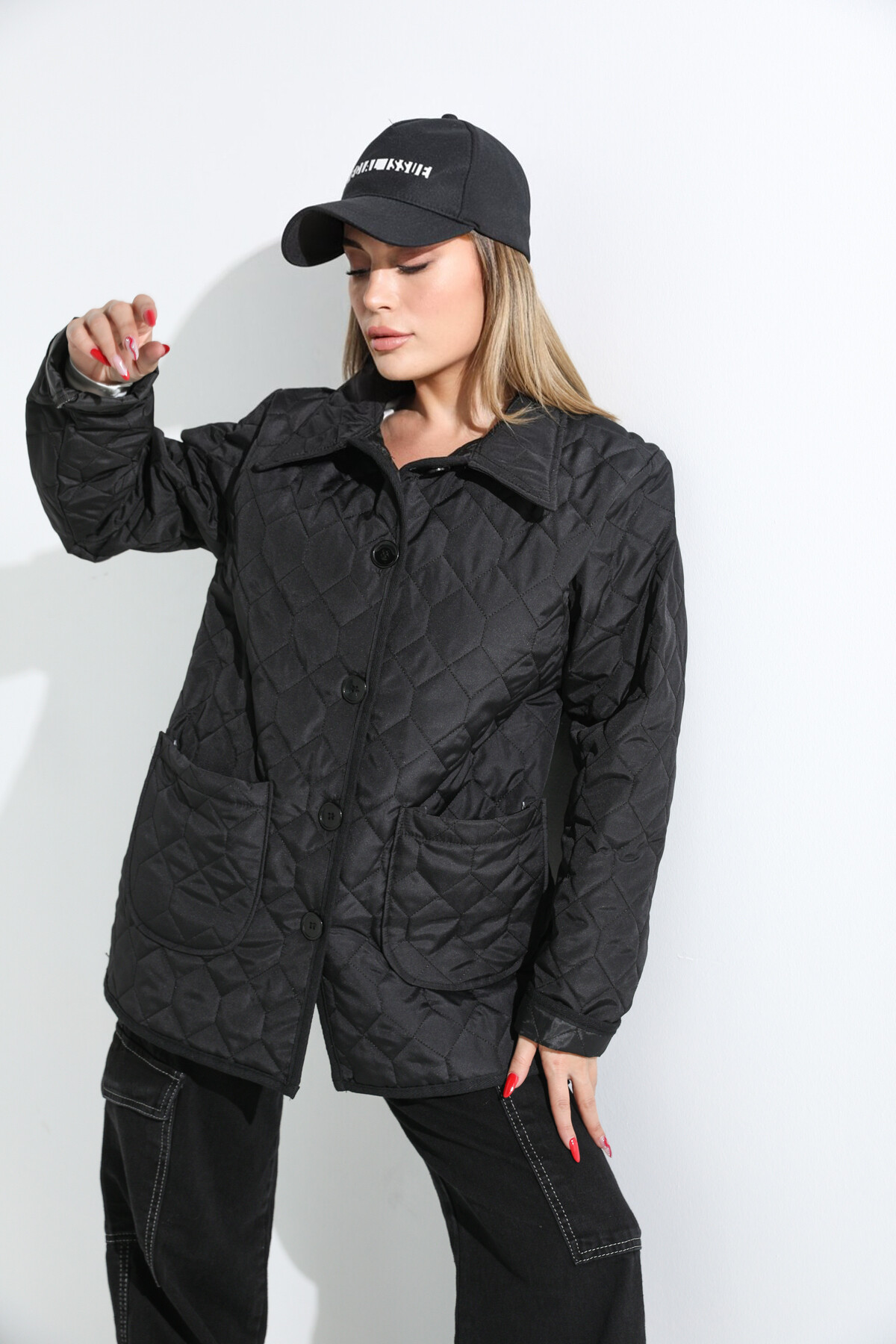 Kadın Oversize Düğmeli Cepli Kapitone Mont Siyah