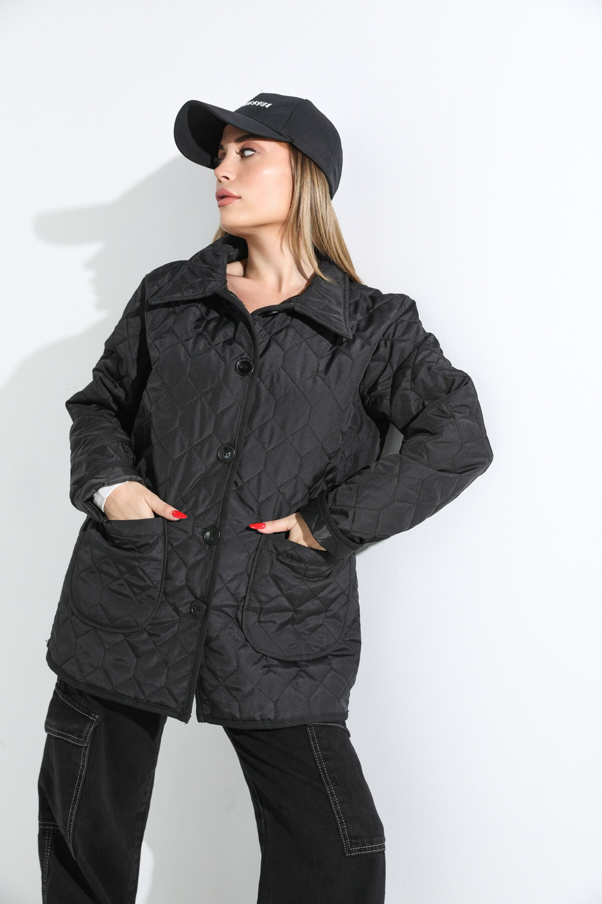 Kadın Oversize Düğmeli Cepli Kapitone Mont Siyah