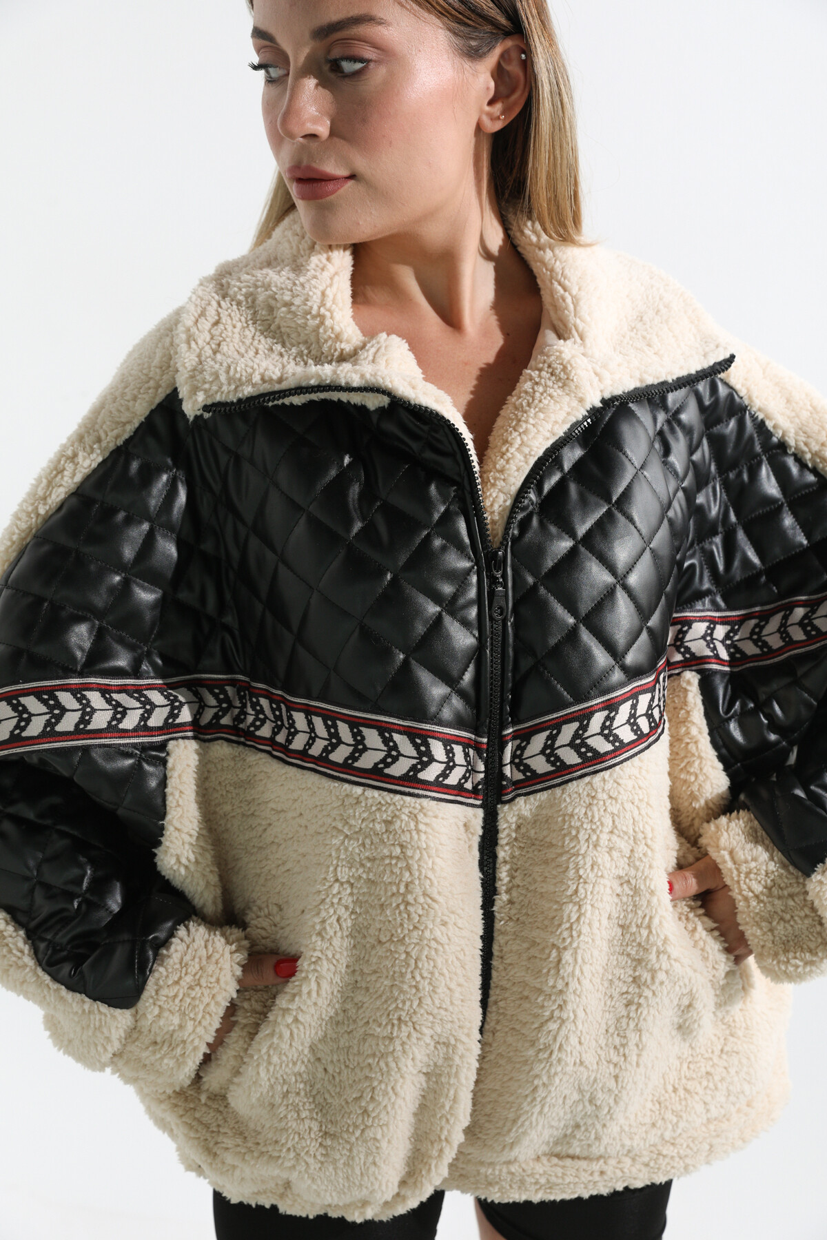 Kadın Oversize Yarım Deri Kapitoneli Peluş Mont Krem