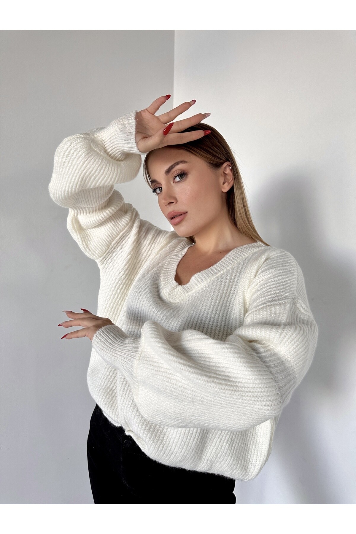 Kadın V Yaka Kolları Volanlı Triko Kazak  Beyaz