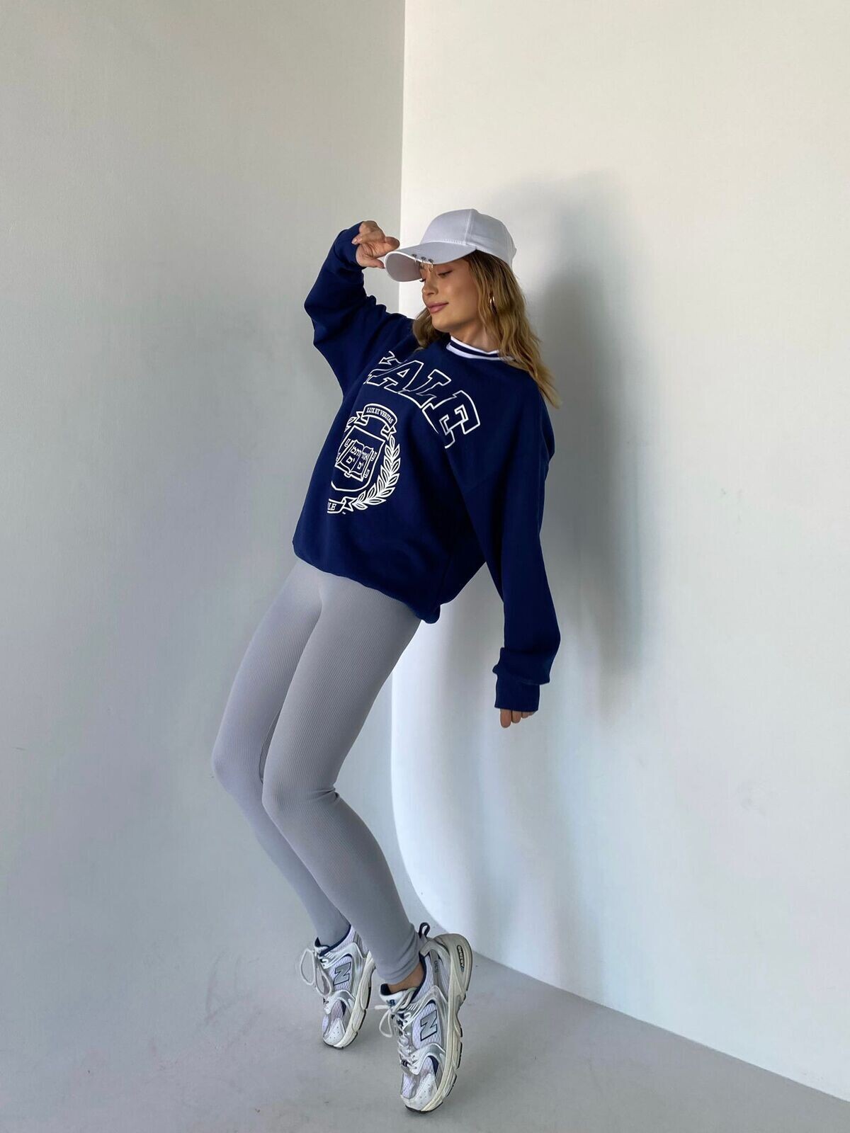 Kadın Yarım Balıkçı Yaka Şardonlu Nakışlı 3iplik Sweatshirt 