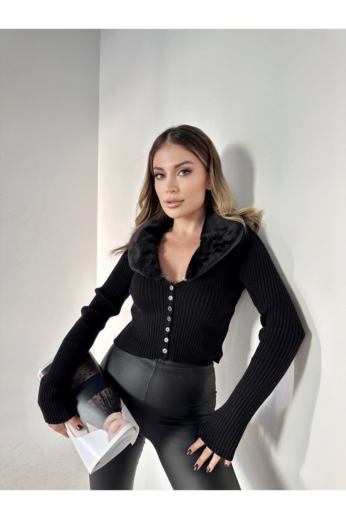 V Yaka Kürklü Fitilli Hırka  Siyah