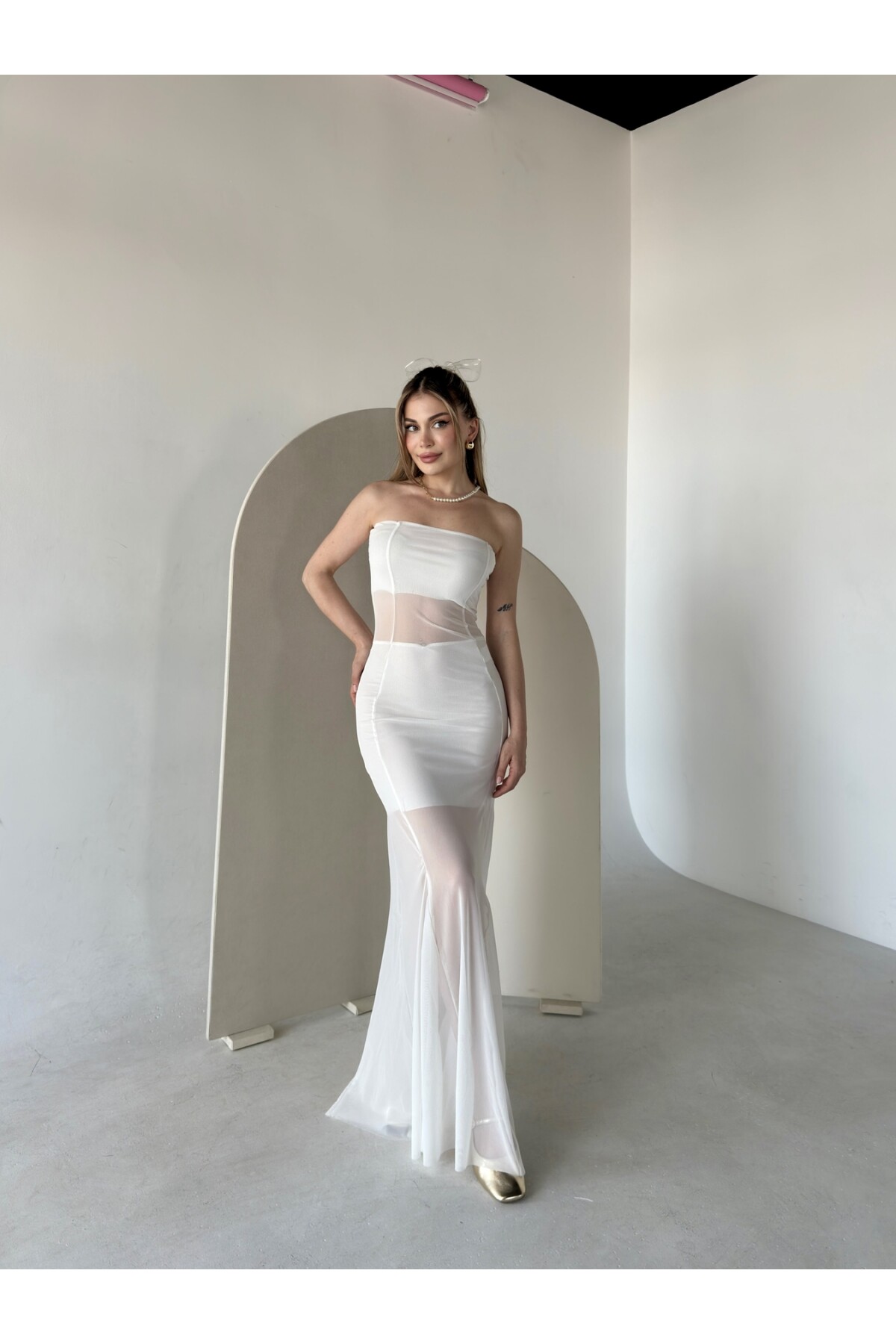 Kadın Beyaz Tül Detaylı Straplez Gizli Fermuarlı Elbise