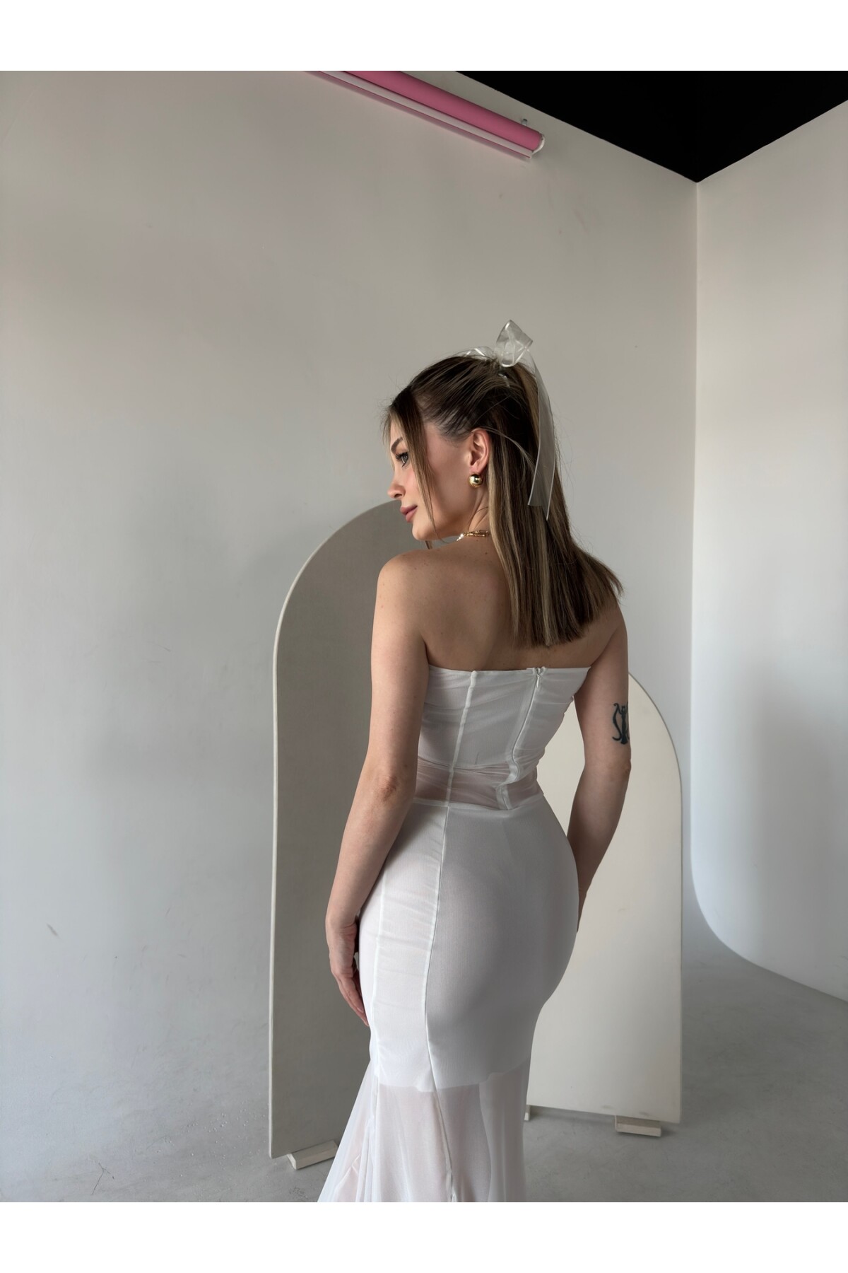 Kadın Beyaz Tül Detaylı Straplez Gizli Fermuarlı Elbise