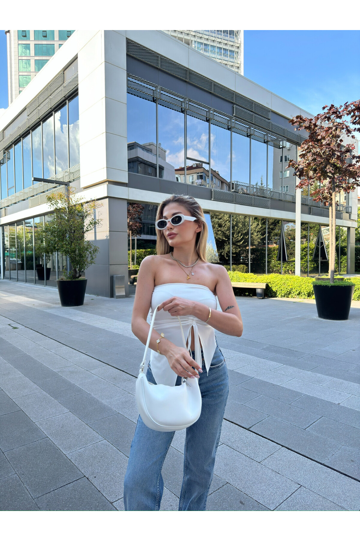 Kadın Beyaz Yanı İp Büzgülü Straplez Esnek Bluz