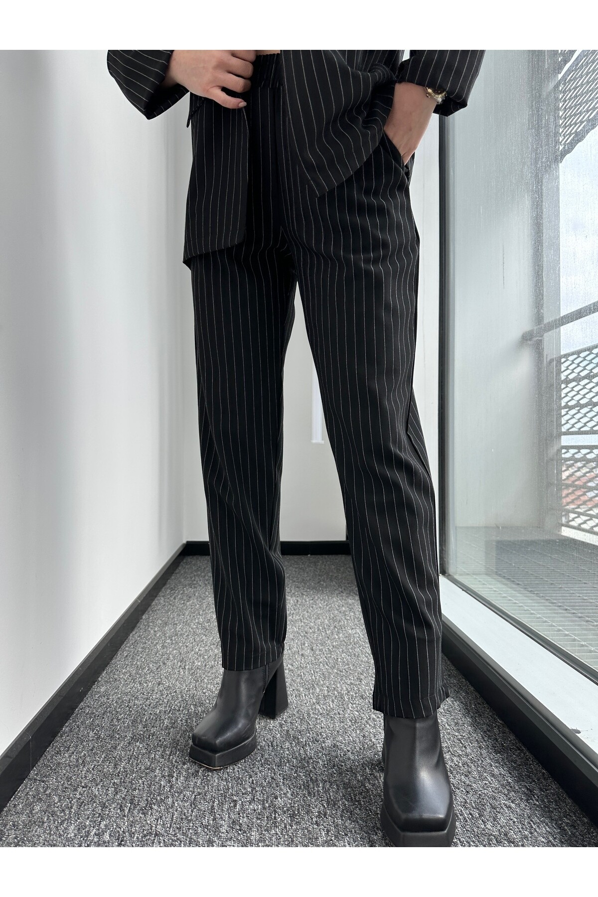 Kadın Düğme Detaylı Çizgili Mevsimlik Pantolon Ceket Takım Siyah