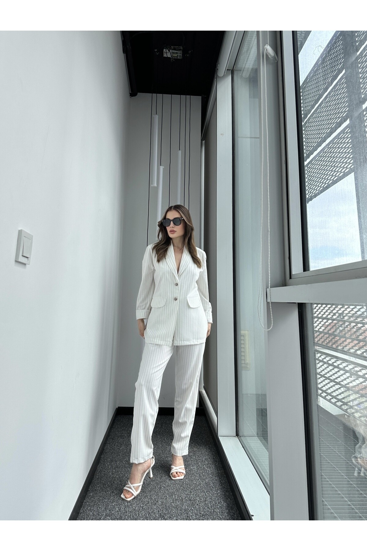 Kadın Düğme Detaylı Çizgili Mevsimlik Pantolon Ceket Takım  Beyaz