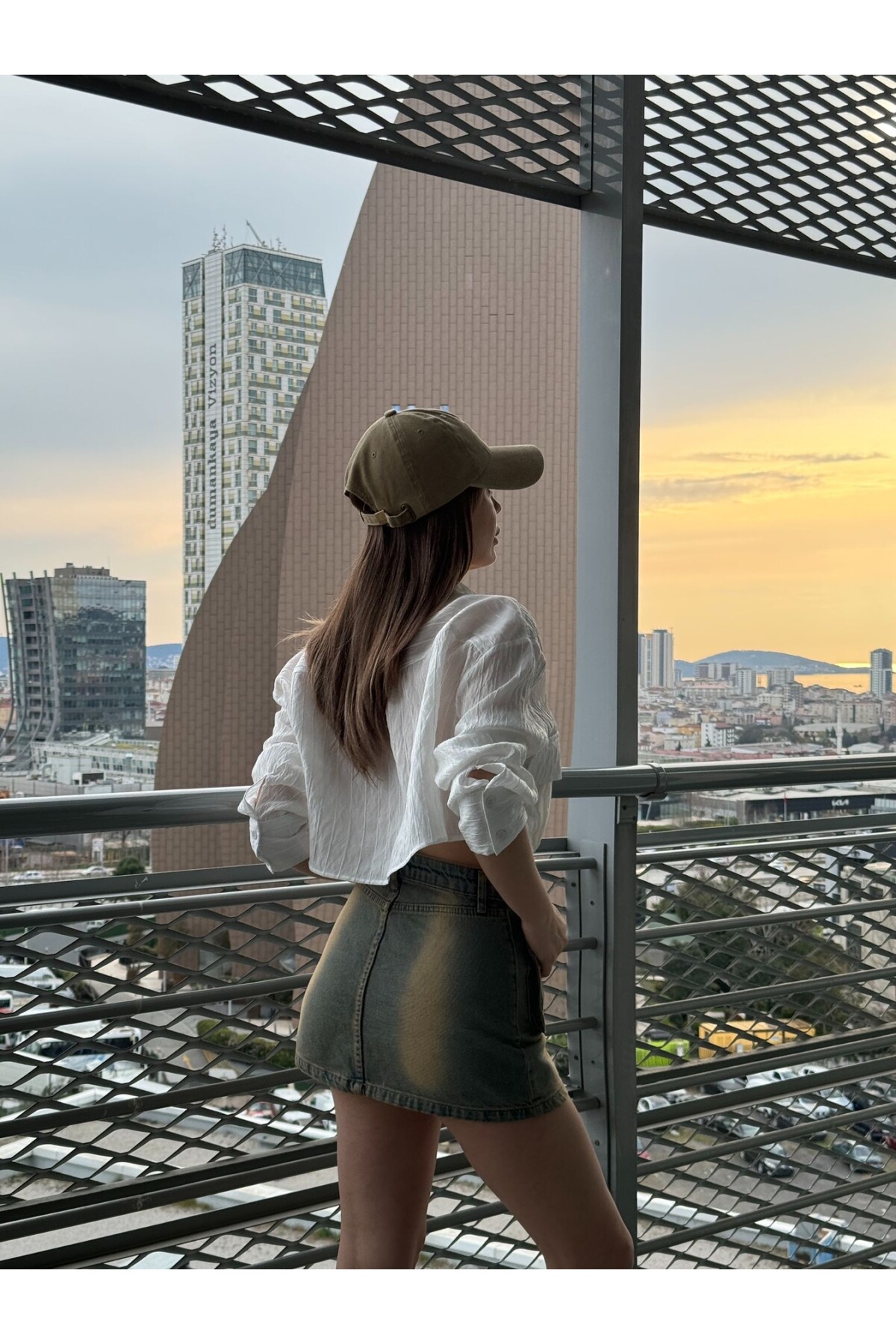 Kadın Ekru Büyük Cepli Yeni Sezon Crop Gömlek