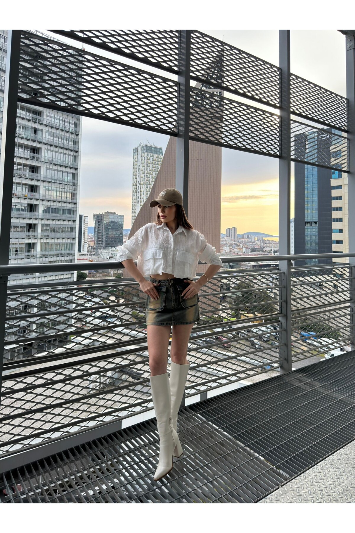 Kadın Ekru Büyük Cepli Yeni Sezon Crop Gömlek