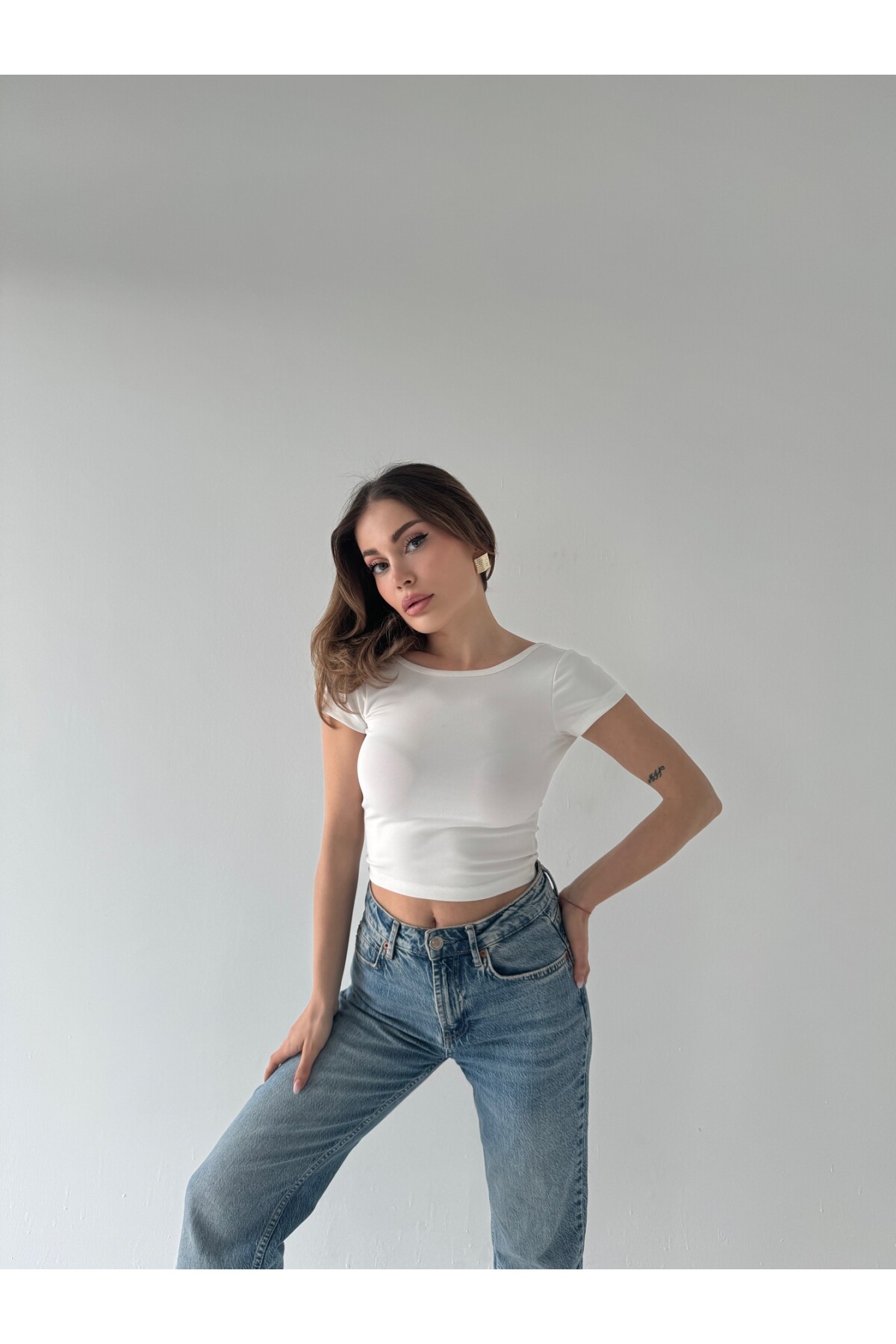 Kadın Ekru sırt dekolteli crop bluz