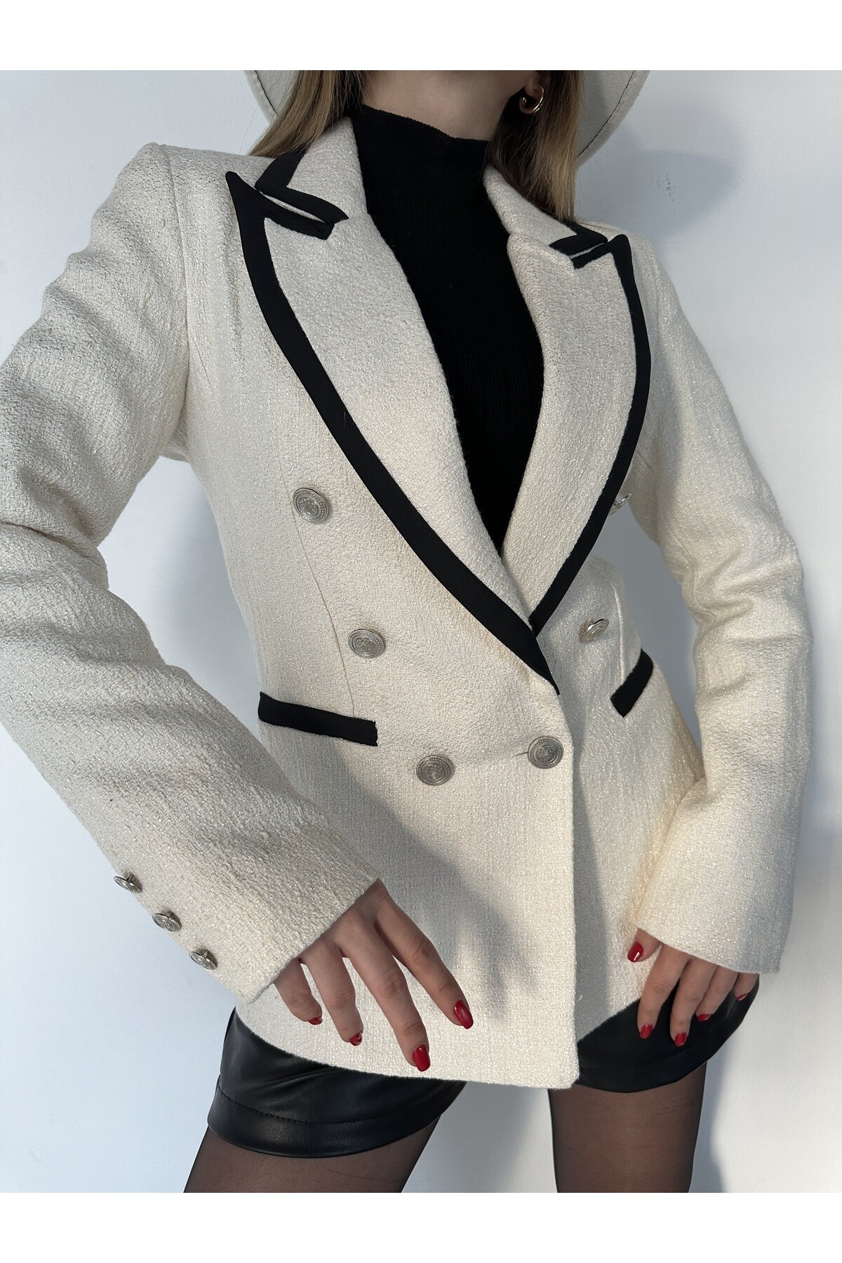Kadın Ekru Siyah Şeritli Gold Düğme Detay Tüvit Blazer Ceket