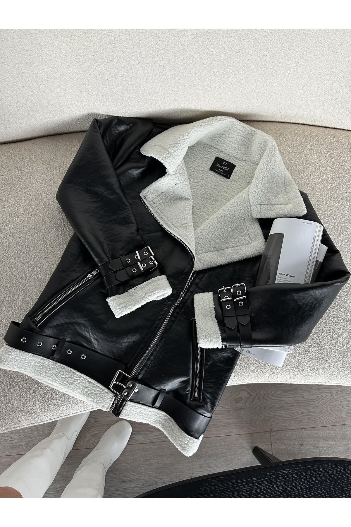 Kadın İçi Ful Kürklü Kemer Detaylı Deri Kaban  Siyah