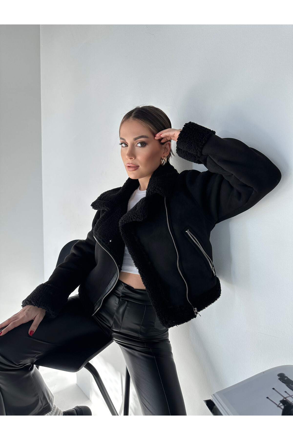 Kadın İçi Ful Kürklü Süet Mont  Siyah