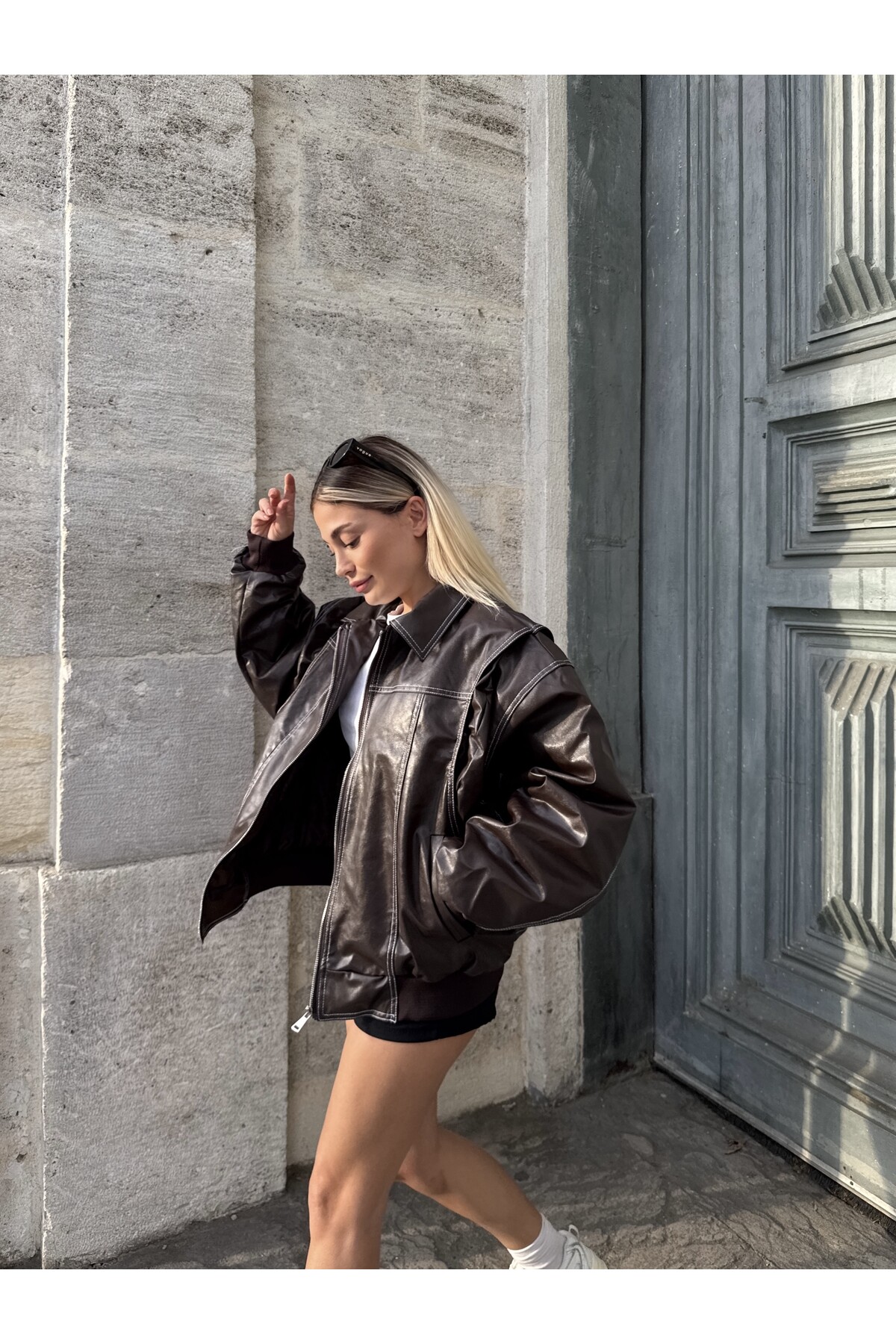 Kadın Kahverengi Dikiş Detaylı Deri Ceket