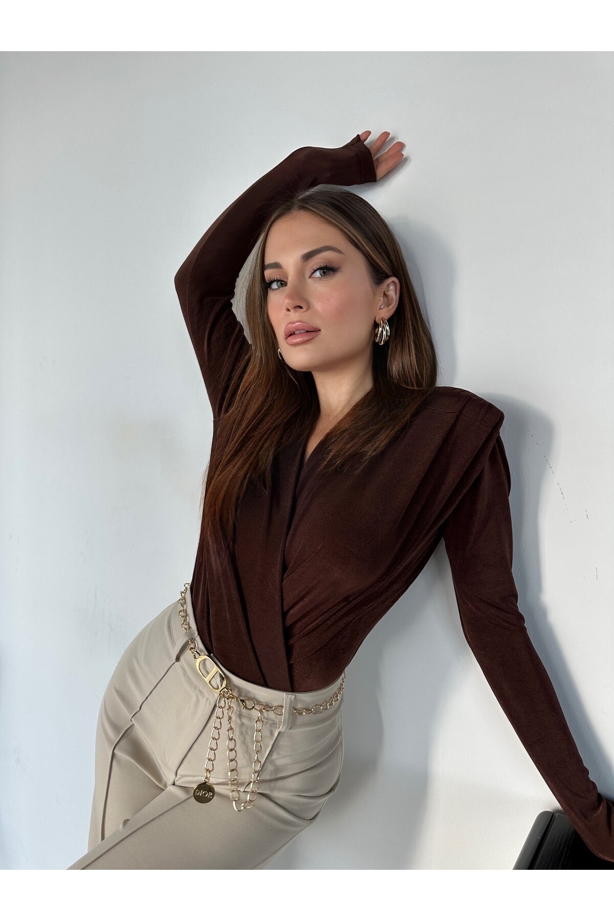 Kadın Kolları Vatkalı Çıtçıtlı Buzzy Kumaş Bluz  Kahverengi