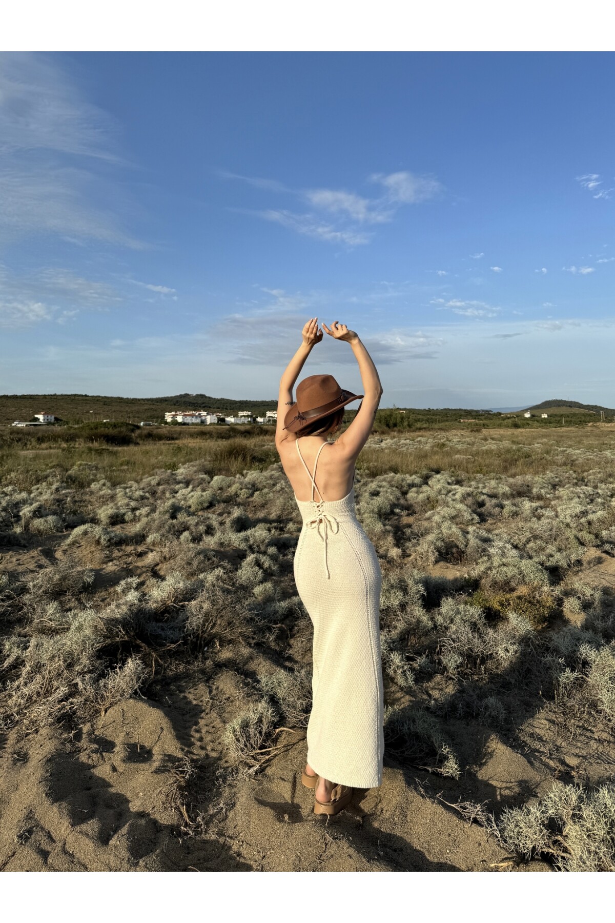 Kadın krem sırt bağlamalı triko örgü elbise