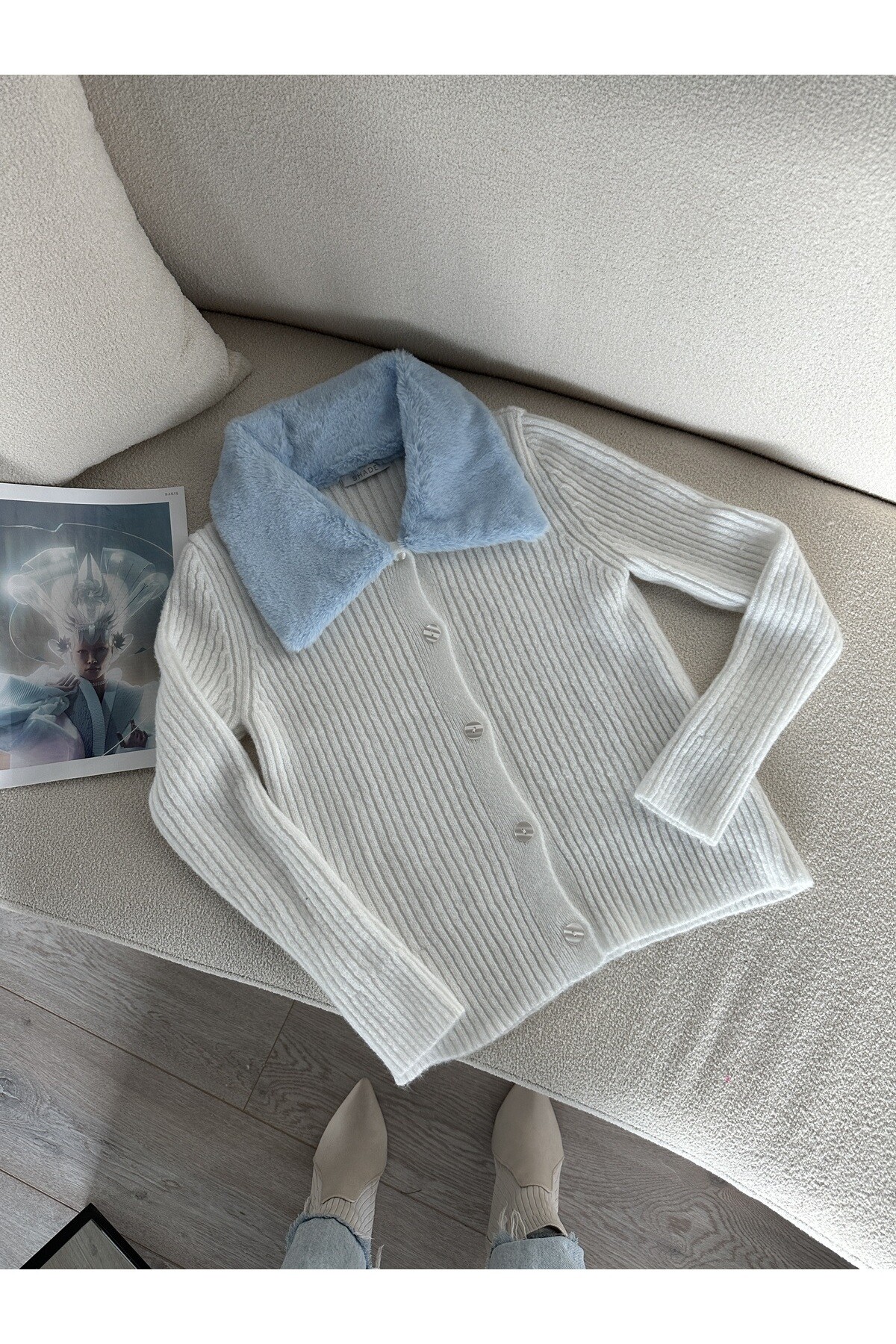 Kadın Kürk Yaka Düğmeli Yumoş Hırka  Beyaz