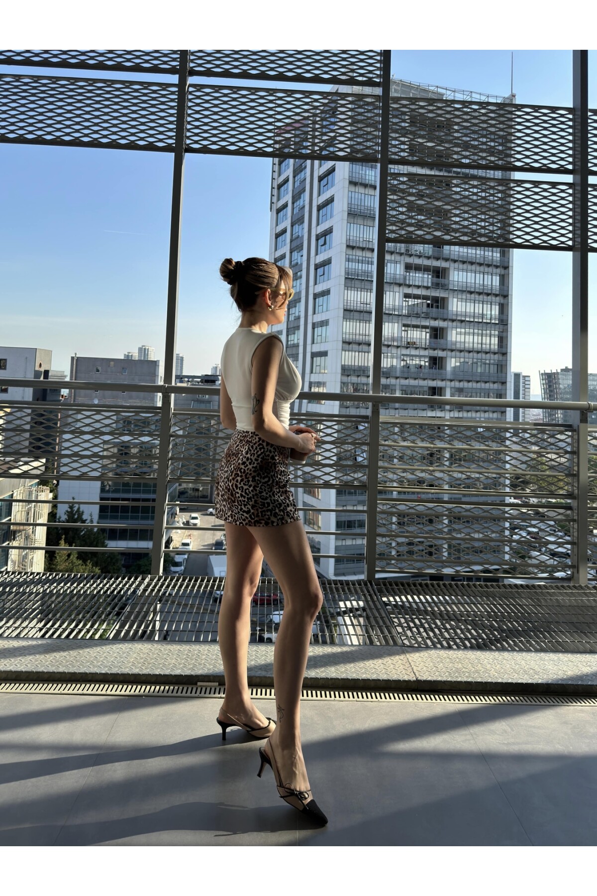 Kadın Leopar Desen Saten Kumaş Şortlu Gizli Fermuarlı Mini Etek