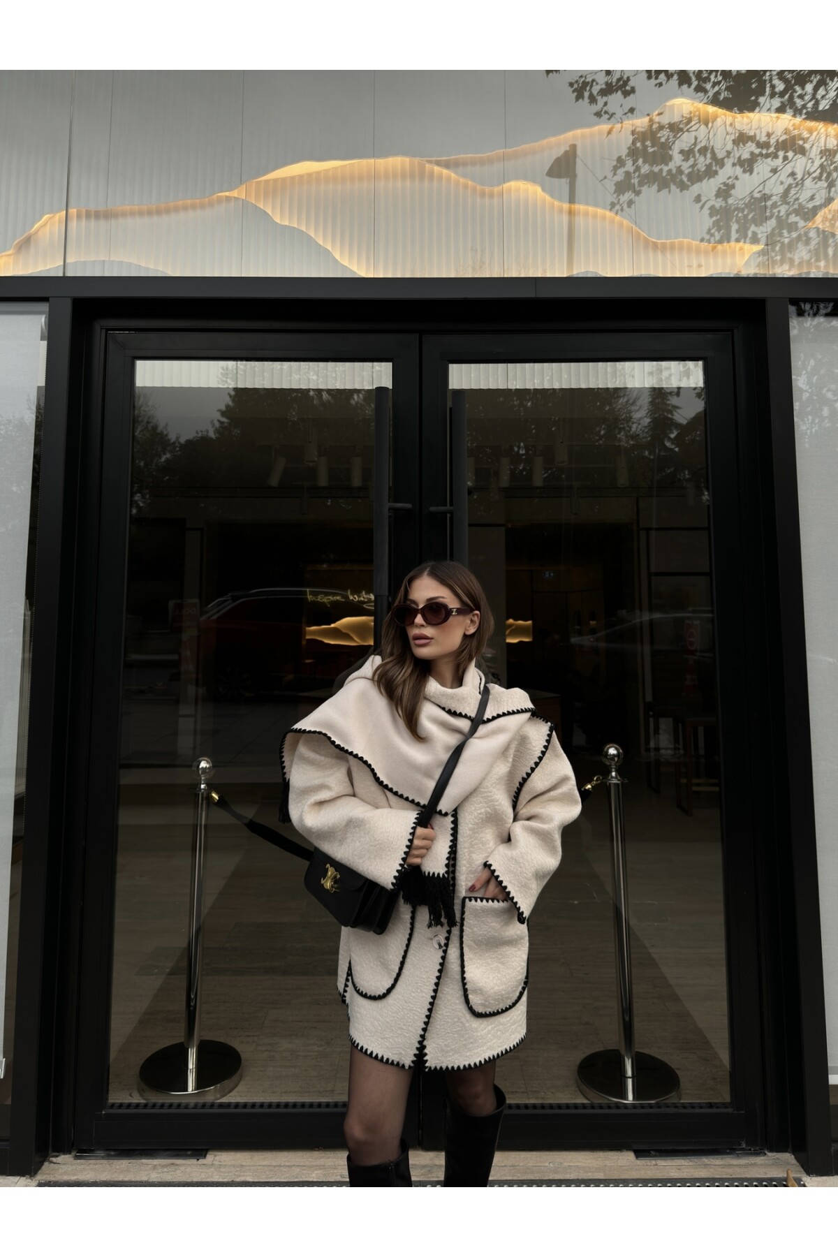 Kadın Nakışlı Atkılı Kaşe Kaban Ceket