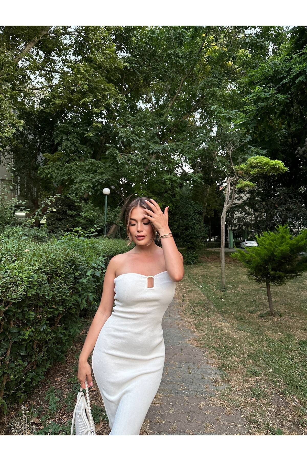 Kadın Önü Metal Aksesuarlı Straplez Triko Elbise Beyaz