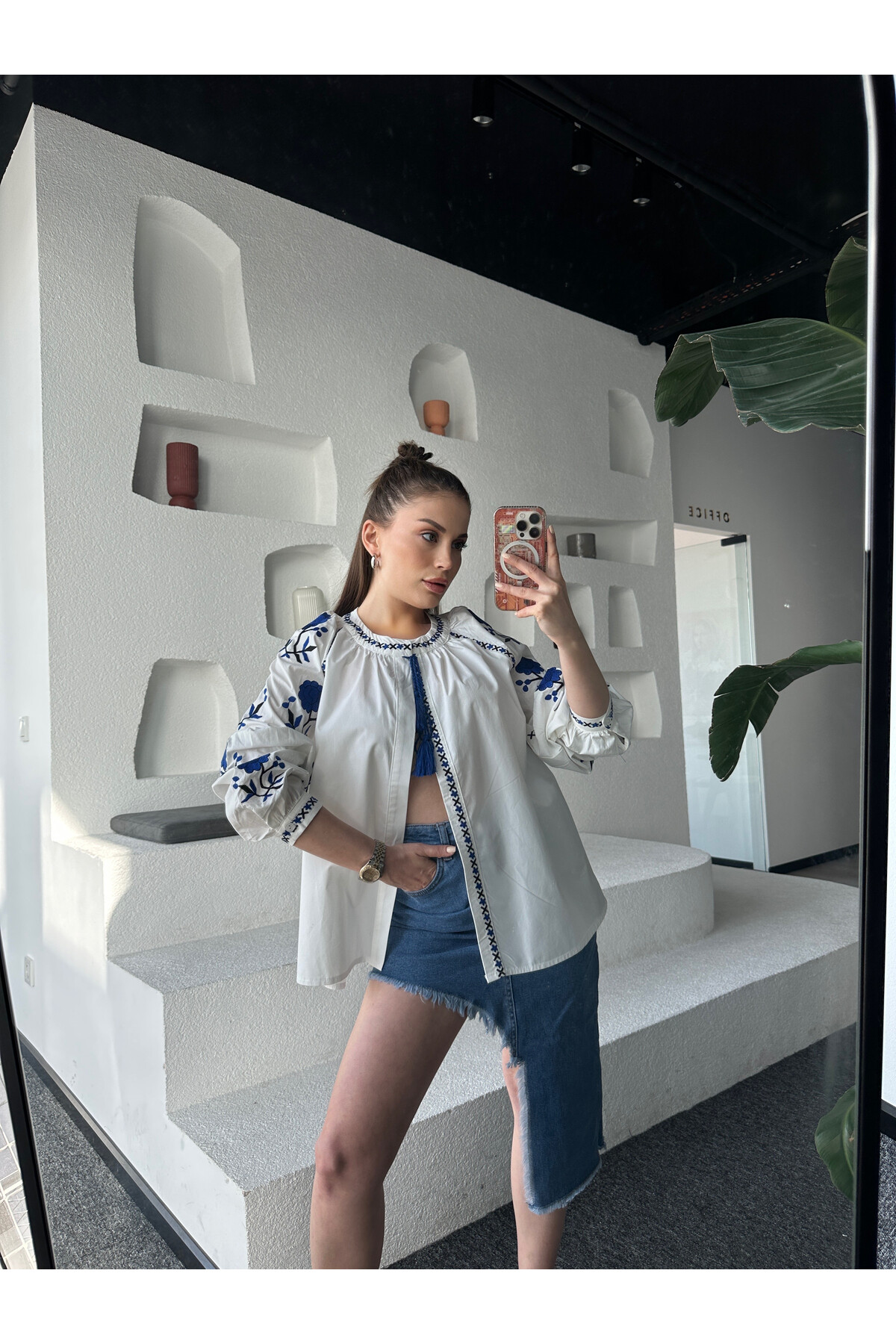 Kadın Orjinal Marka Nakış Desenli Gömlek  Beyaz