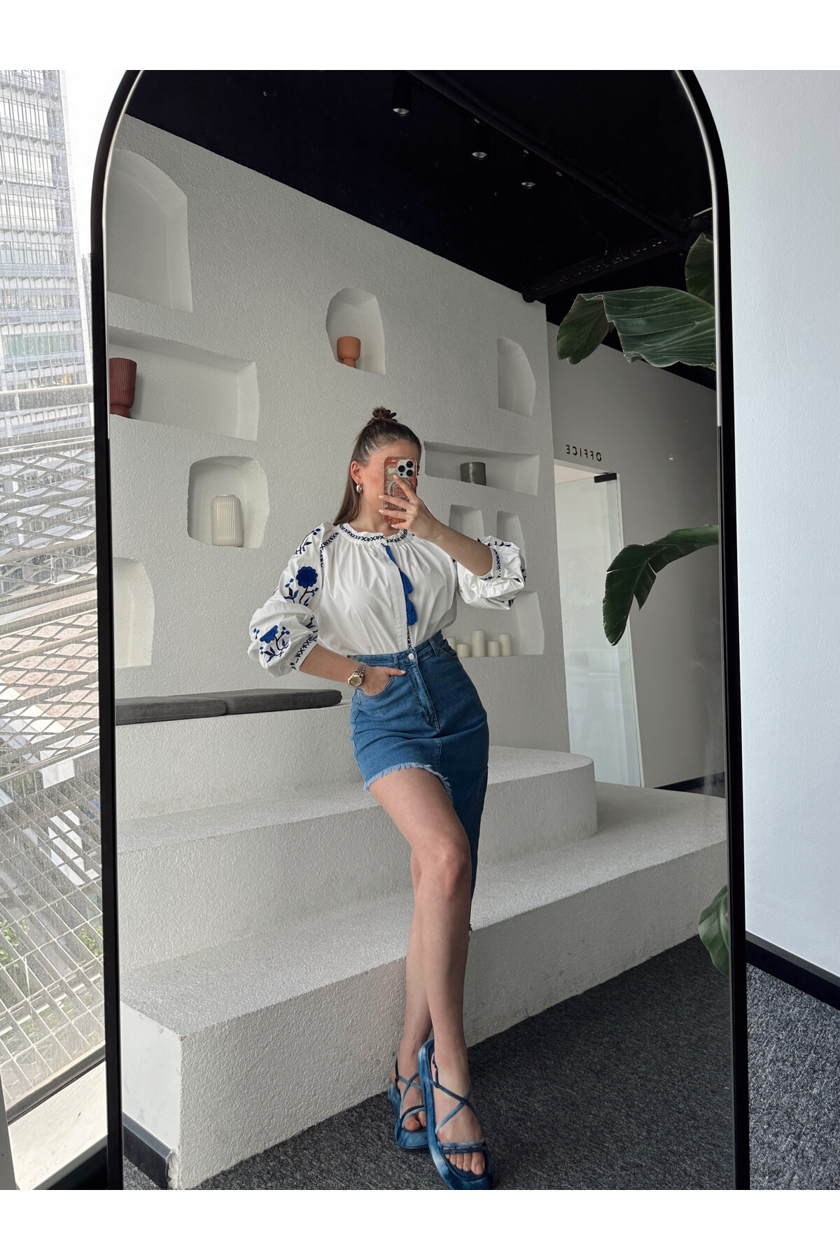 Kadın Orjinal Marka Nakış Desenli Gömlek  Beyaz