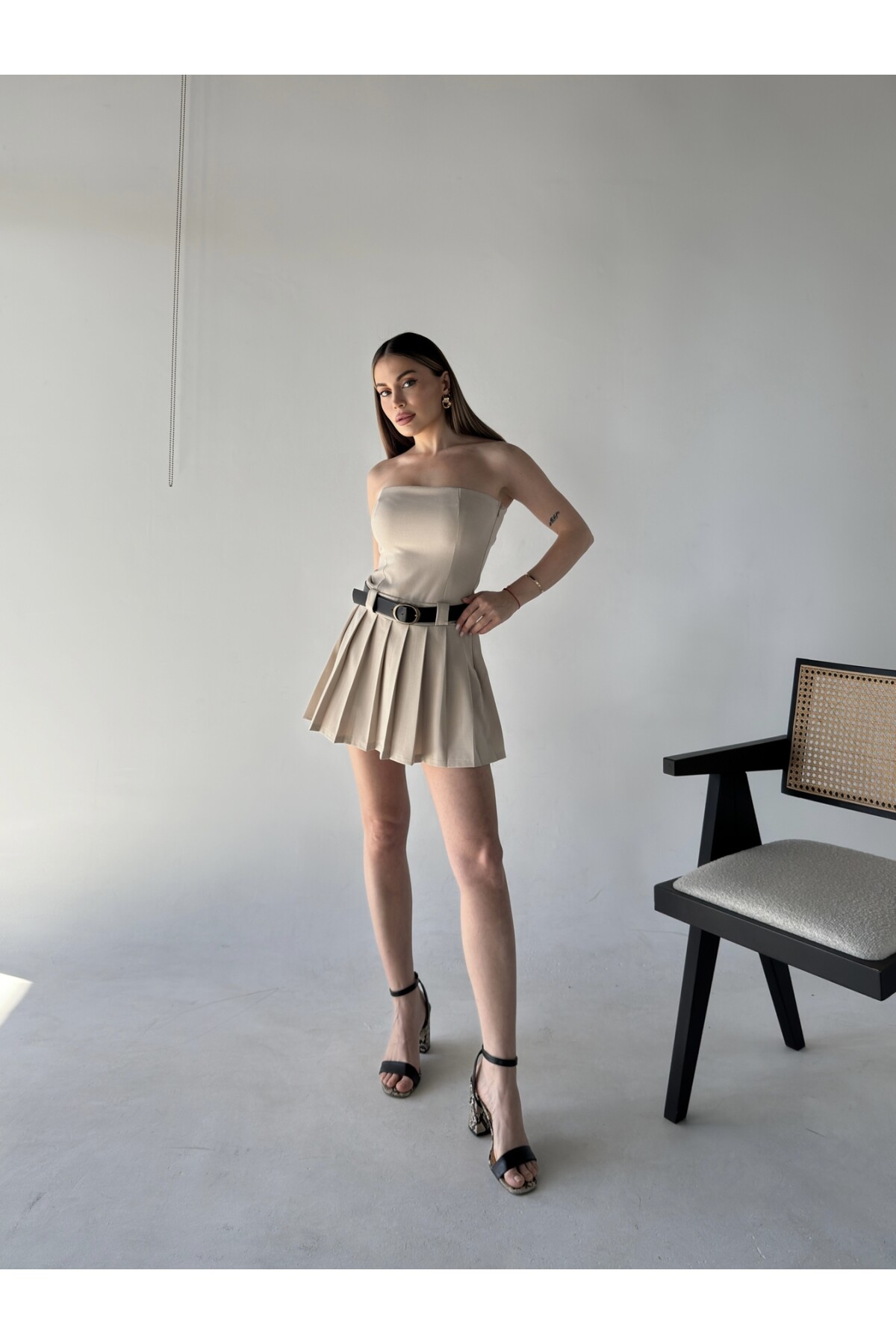 Kadın Orjinal Marka Zra Model Pileli Kemerli Şortlu Etek Straplez Elbise Krem