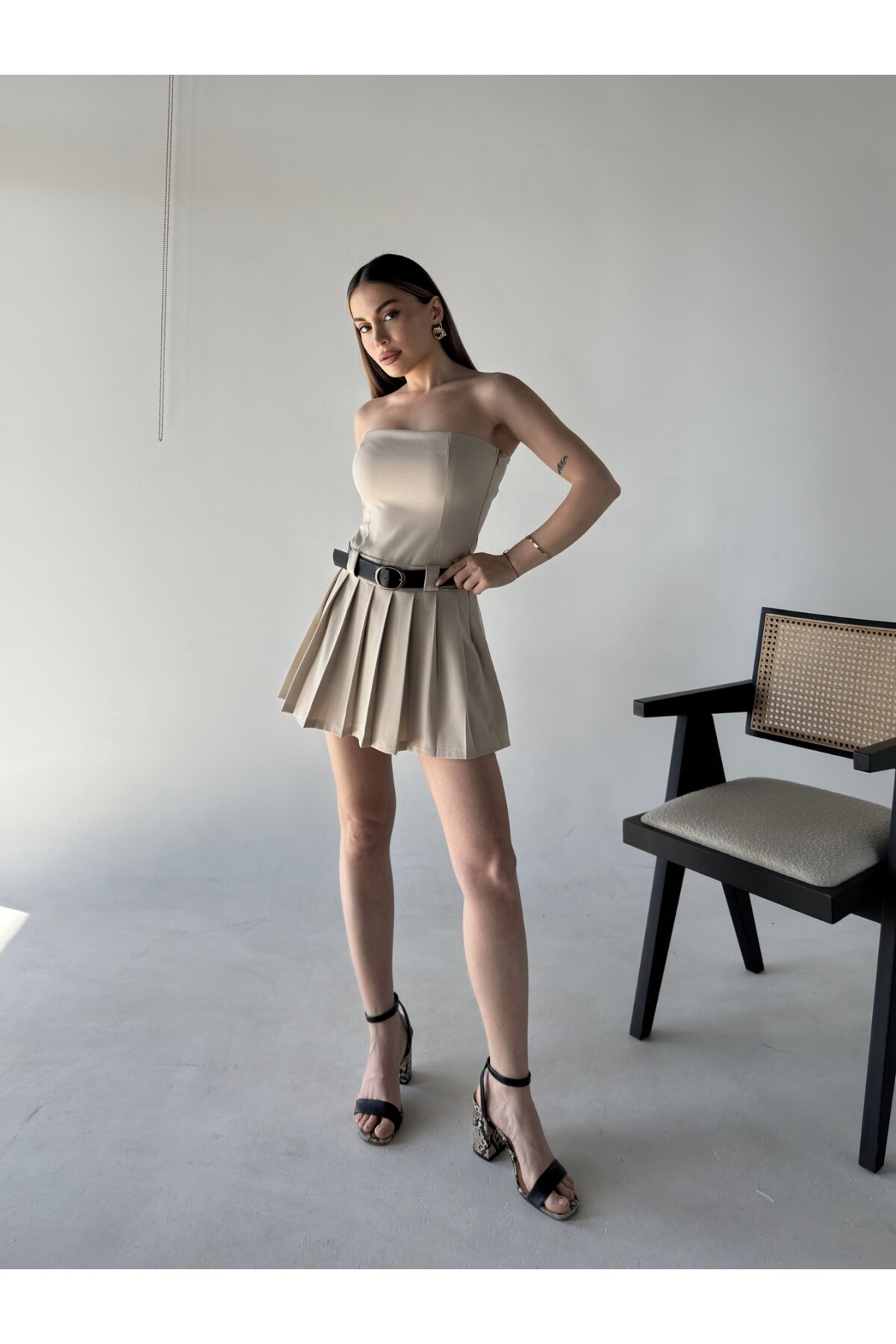 Kadın Orjinal Marka Zra Model Pileli Kemerli Şortlu Etek Straplez Elbise Krem