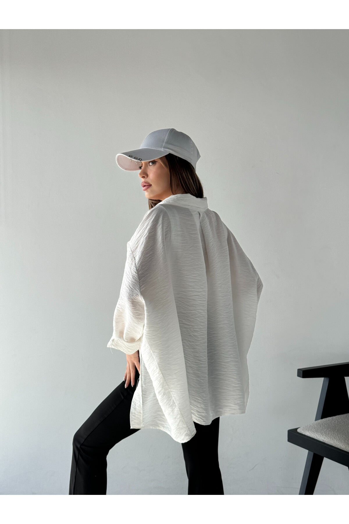 Kadın Oversize Dökümlü Tek Cepli Dokulu Gömlek