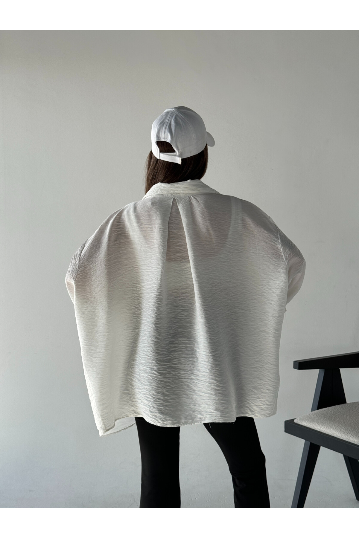 Kadın Oversize Dökümlü Tek Cepli Dokulu Gömlek