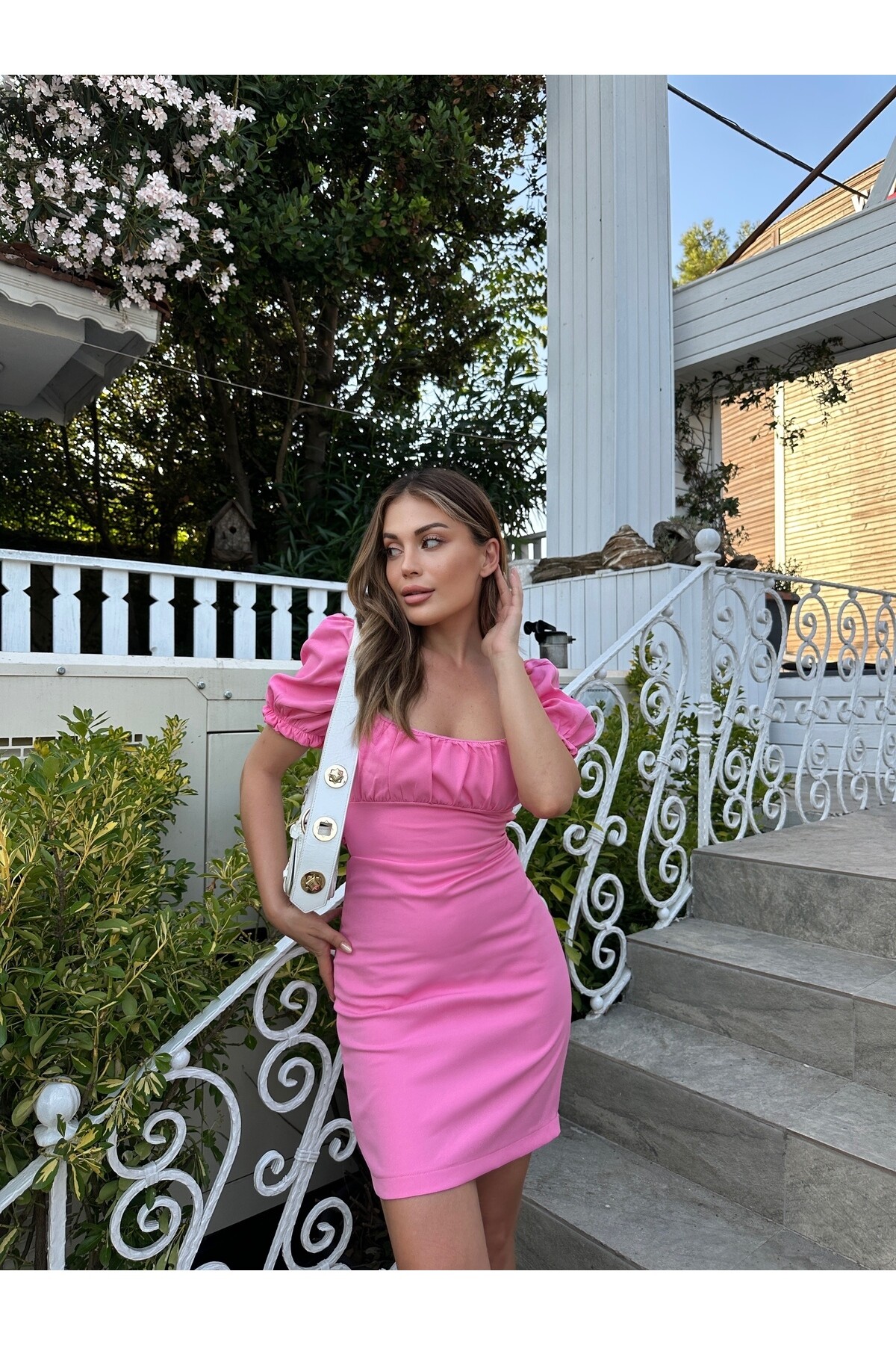 Kadın Pembe Sırt Dekolteli Mini Elbise