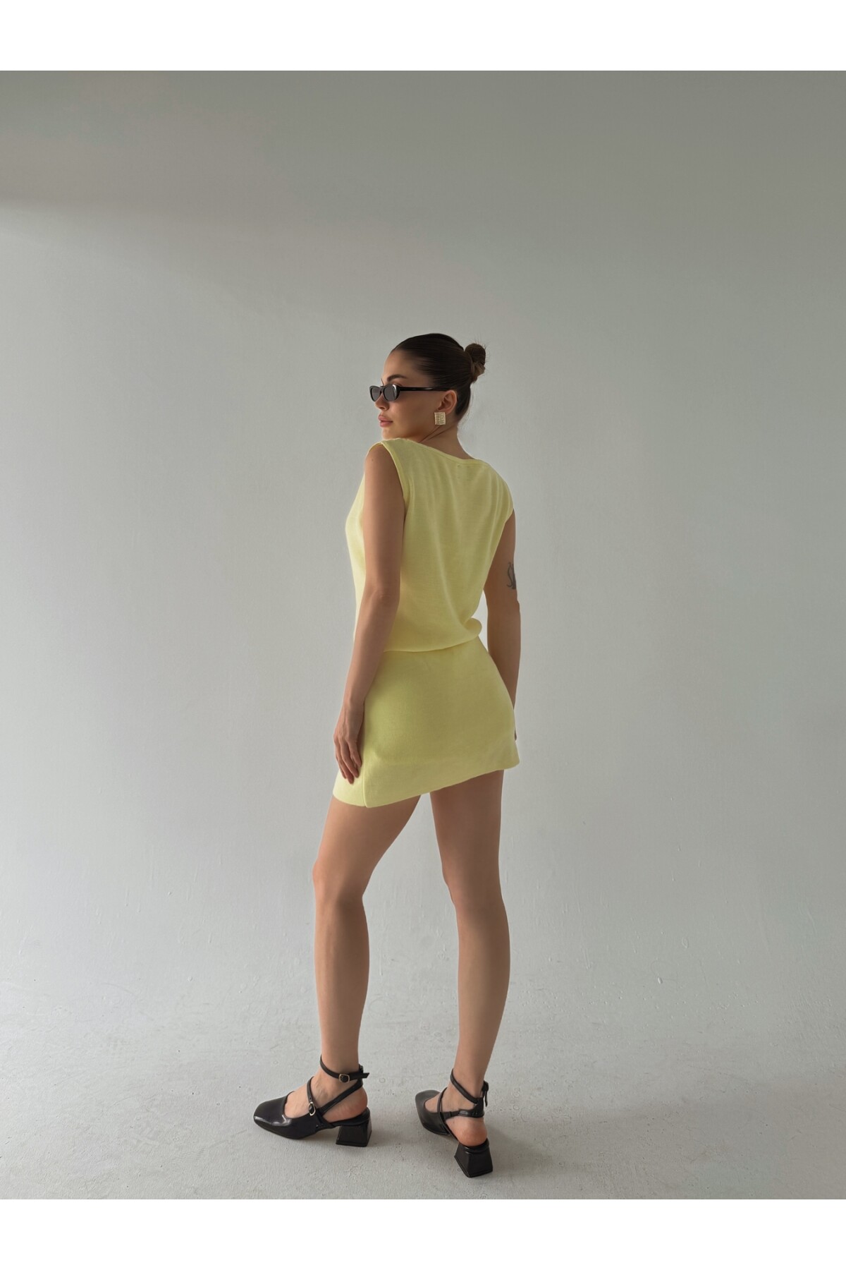 Kadın marka model limon sarısı triko şort etekli alt üst takım