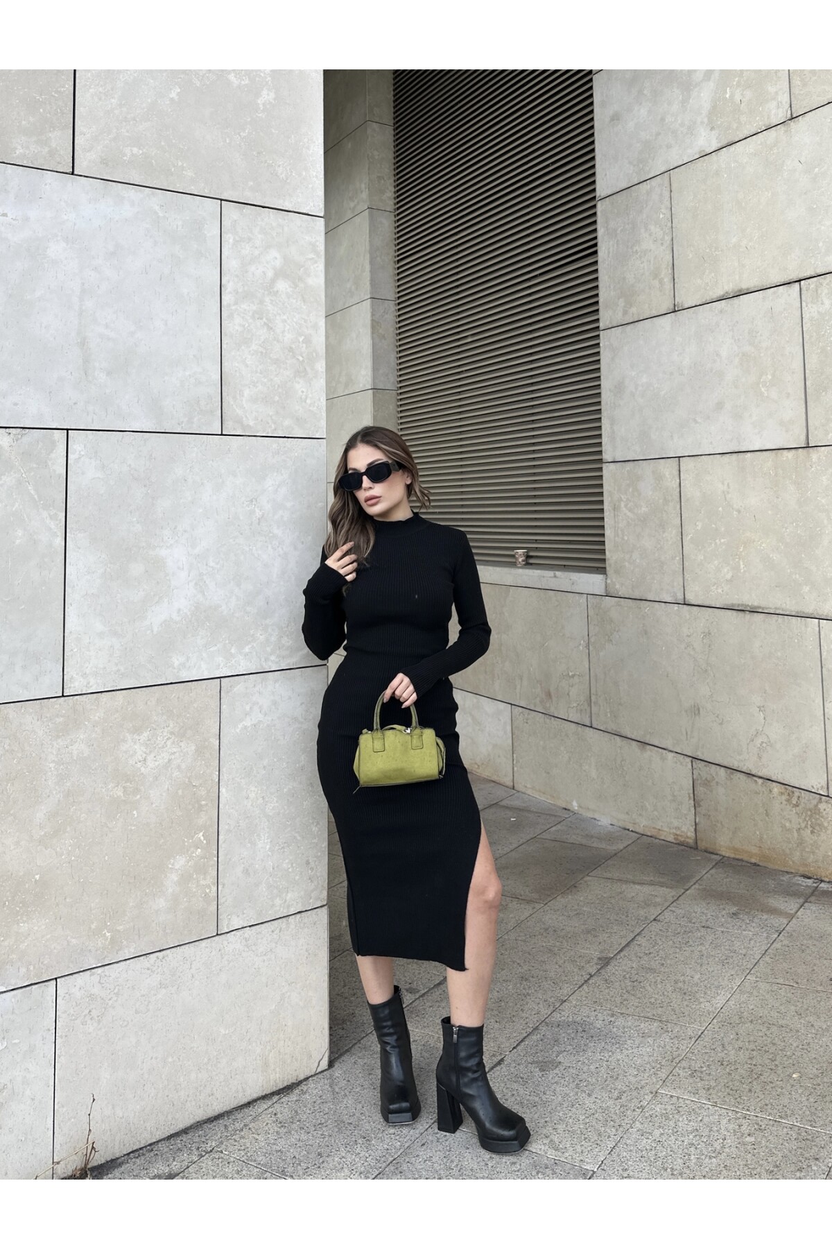 Kadın Siyah Balıkçı Yırtmaçlı Triko Elbise