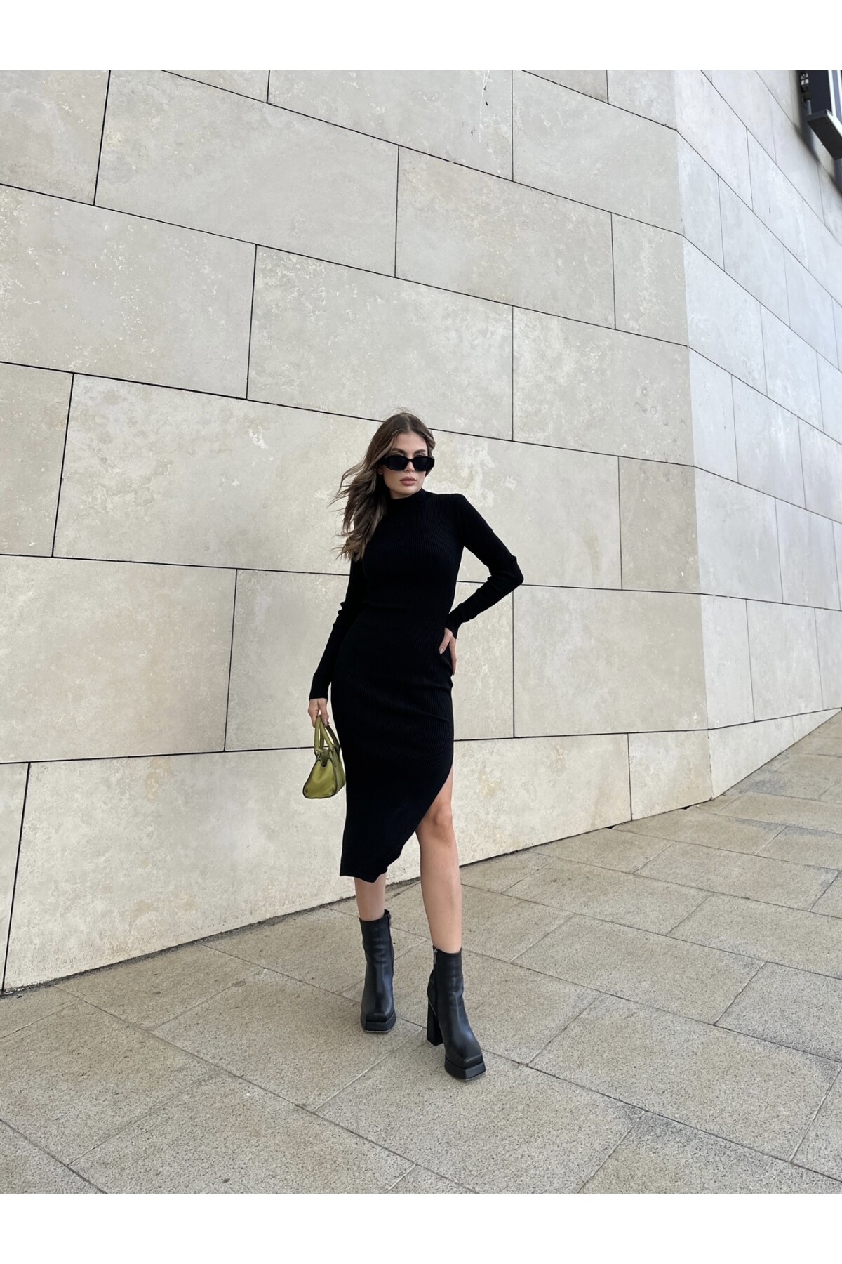 Kadın Siyah Balıkçı Yırtmaçlı Triko Elbise