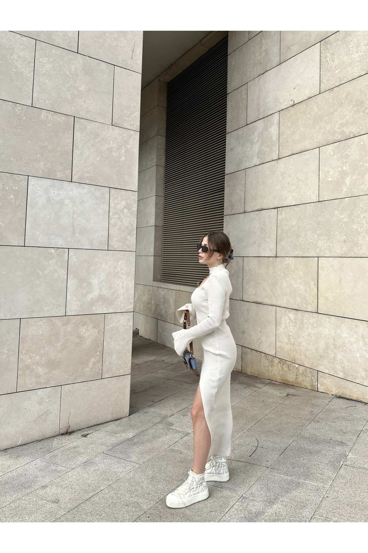 Kadın Taş Rengi Pencere Yaka Yırtmaçlı Triko Elbise