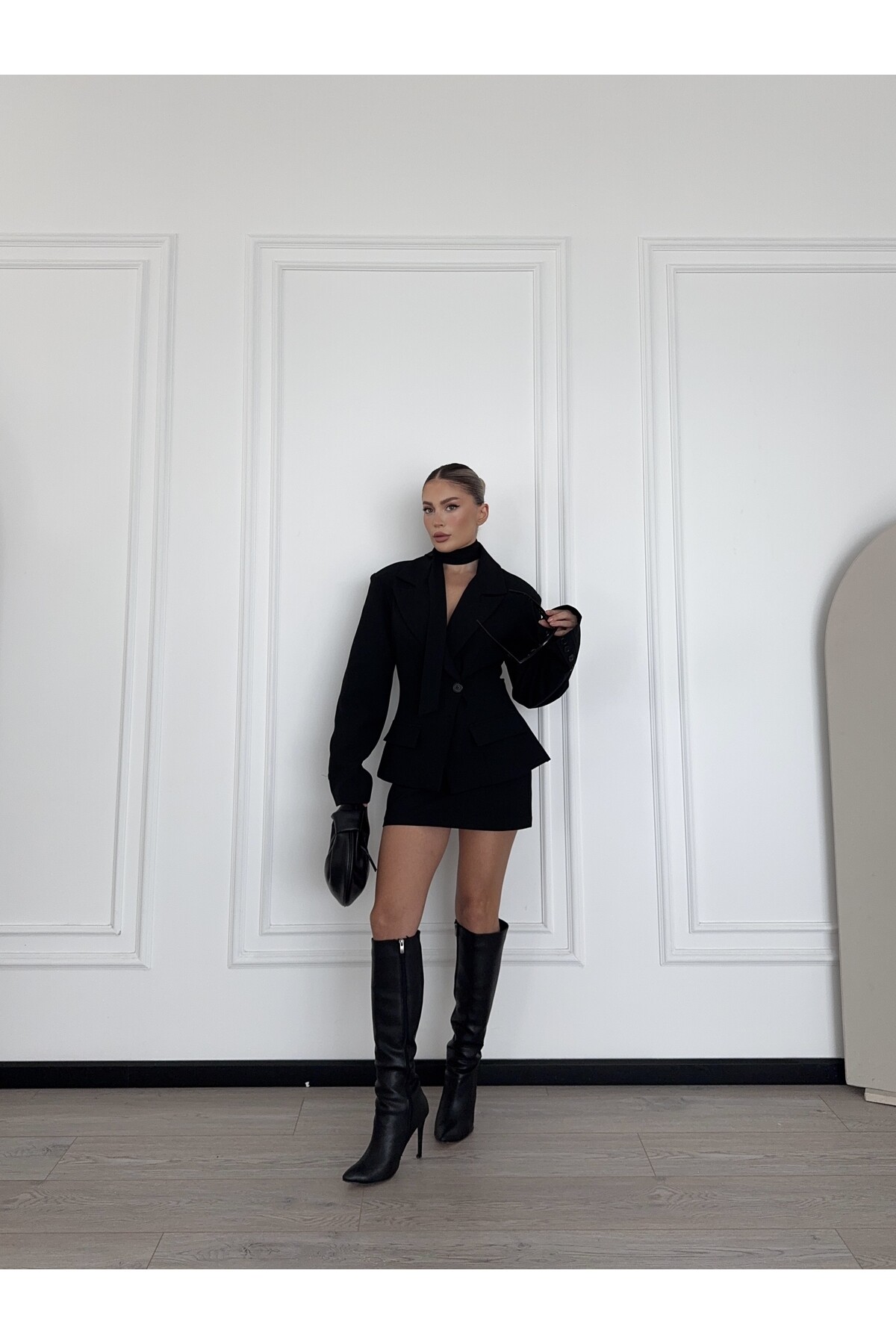 Kadın Siyah Boyun Kemerli Etek Ceket Takım