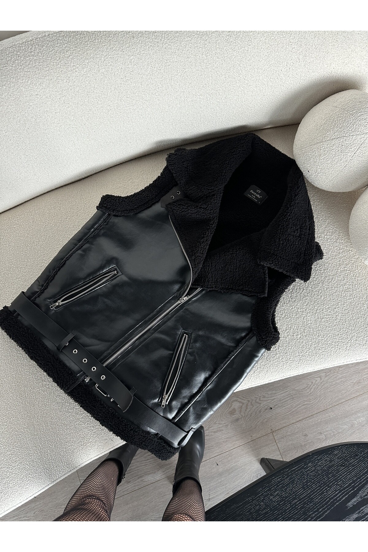 Kadın Siyah İçi Ful Kürklü İthal Deri Yelek