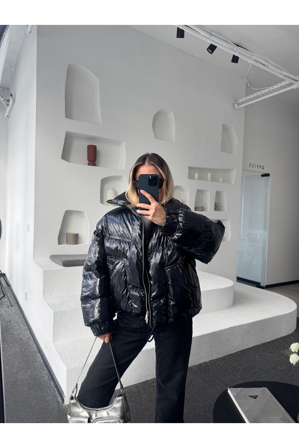 Kadın Siyah Parlak Şişme Mont