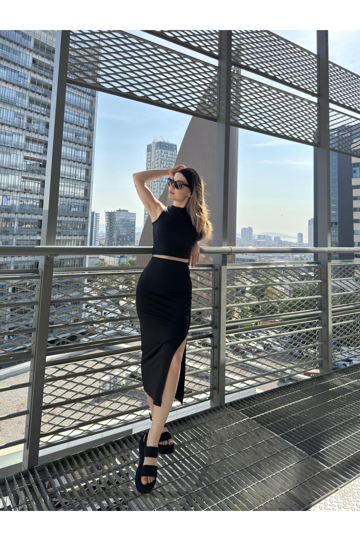 Kadın Siyah Sandy Dalgıç Kumaş Alt Üst Yırtmaç Etek Crop Takım